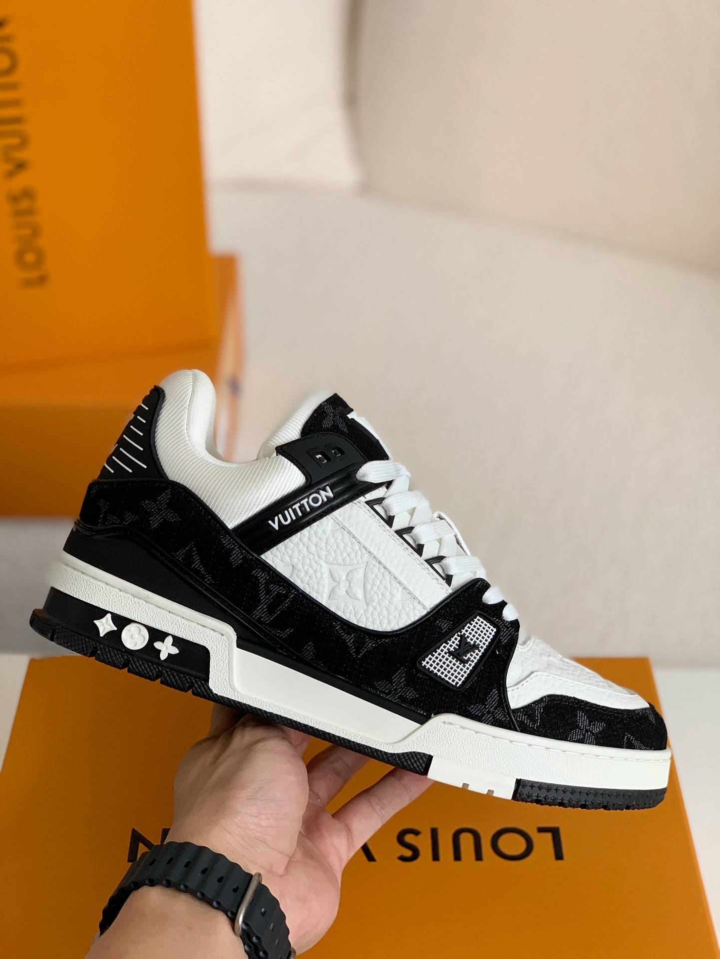 L*V TRAINER SNEAKERS
