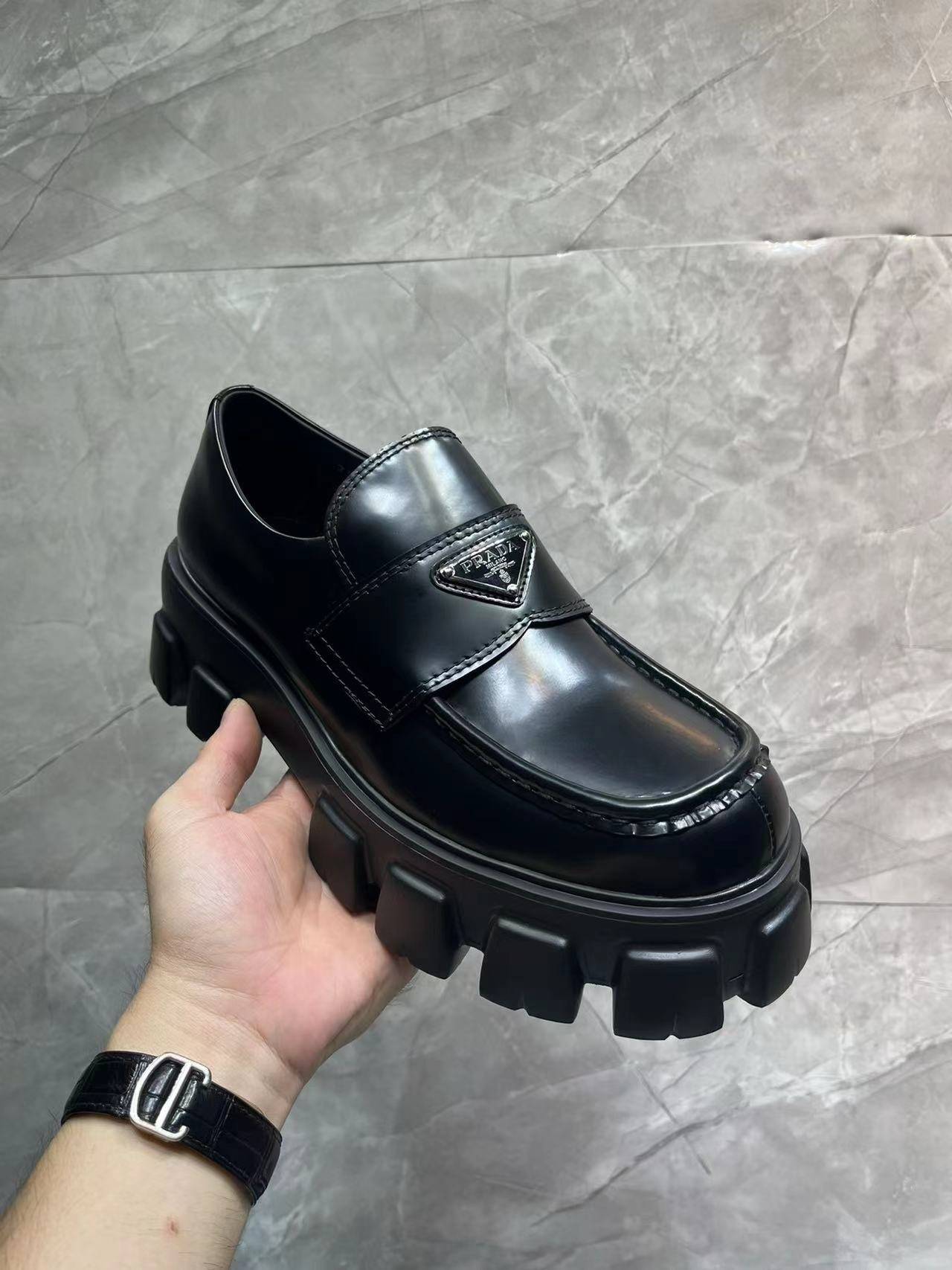 P*DA Carrefour‘s shoes