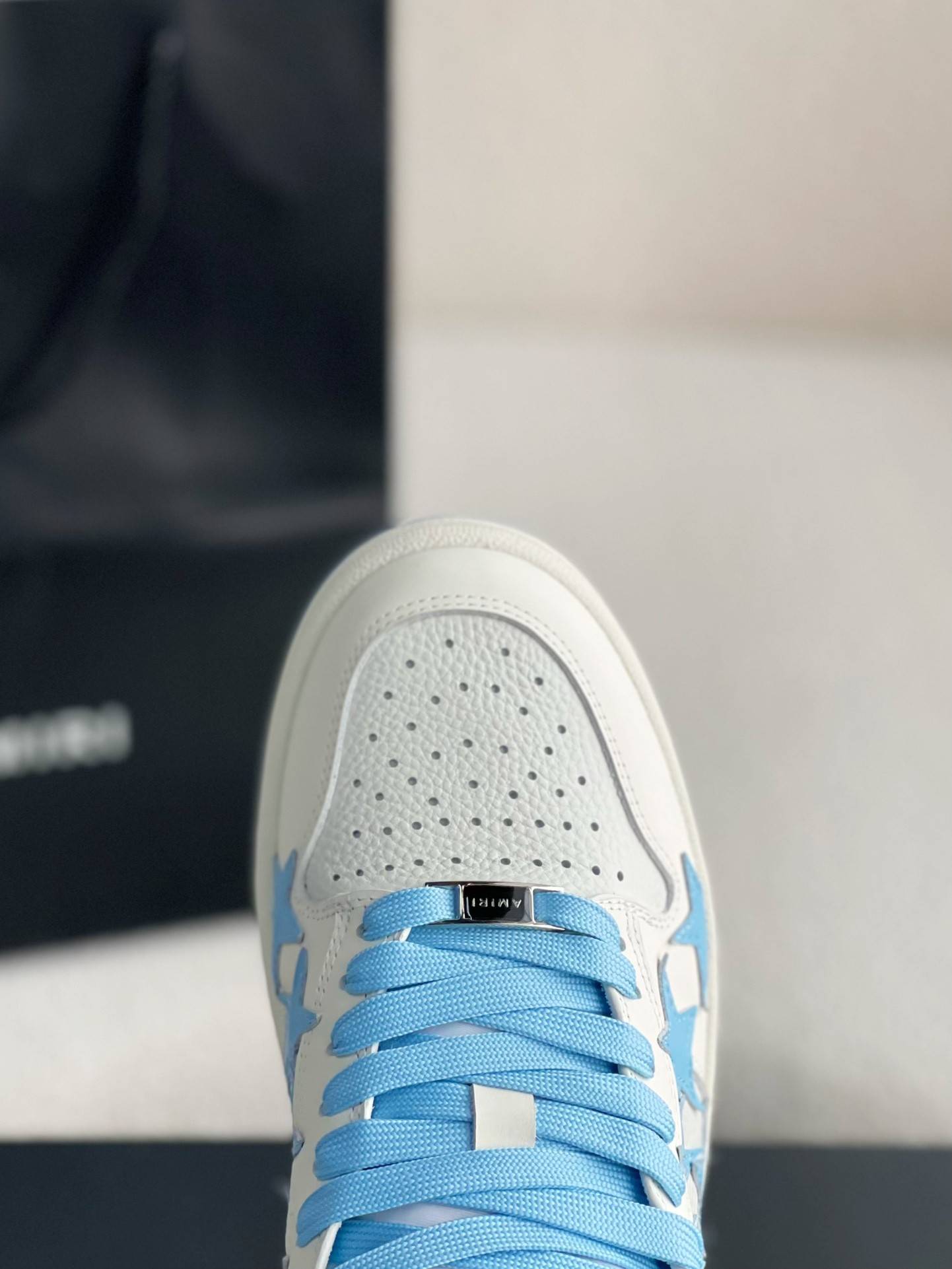 A*RI Sneakers