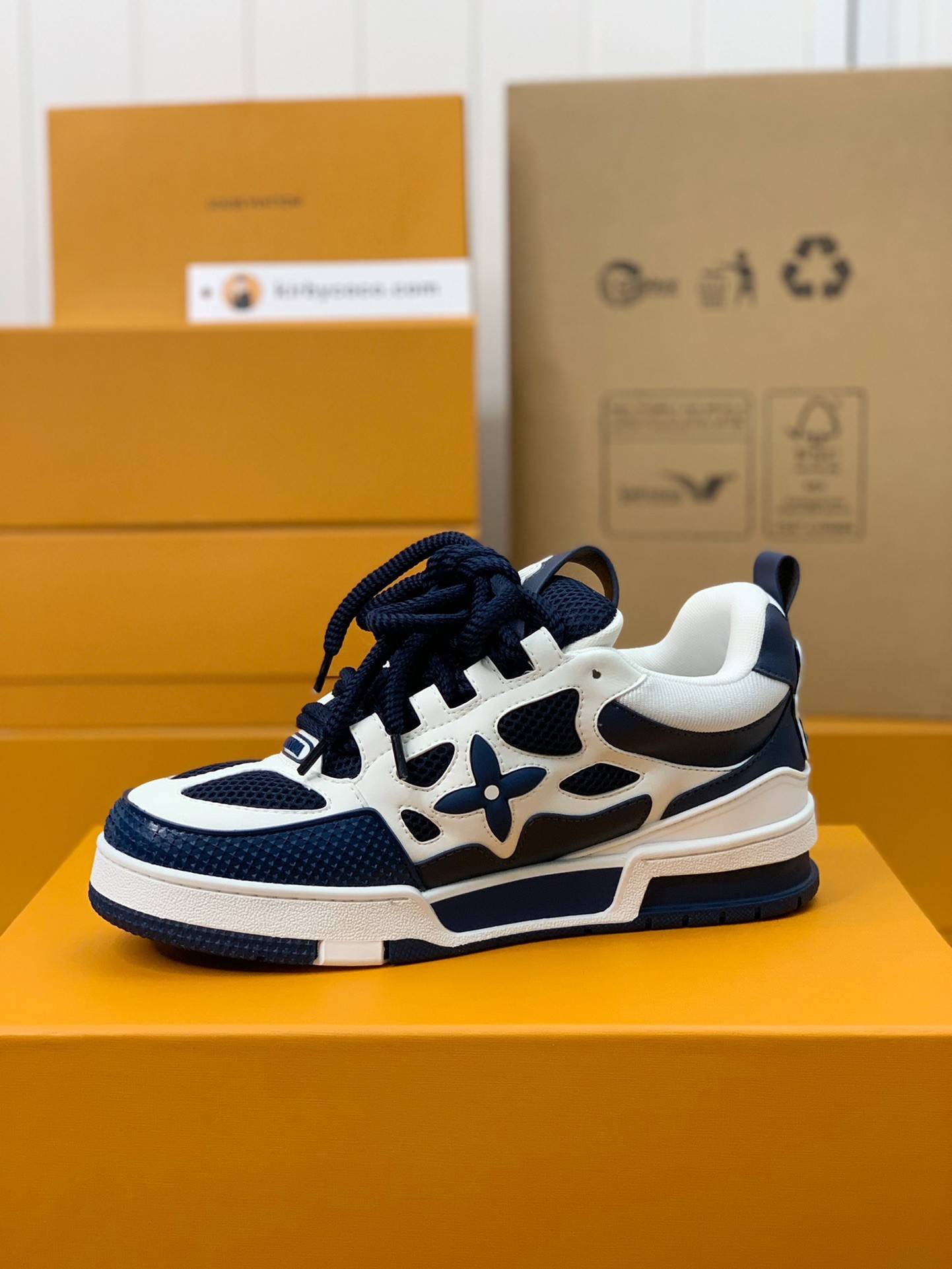 L*V  RUNNER TATIC  Sneakers