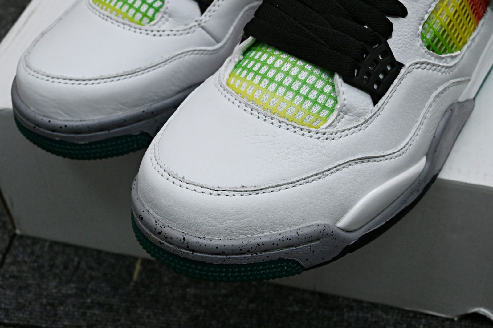 WMNS AIR JORDAN 4 RETRO