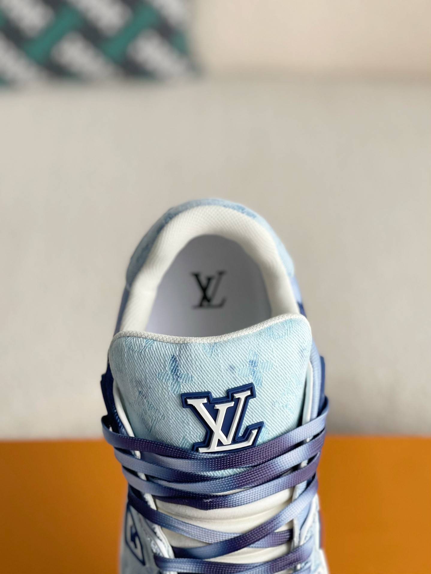 L*V TRAINER SNEAKERS