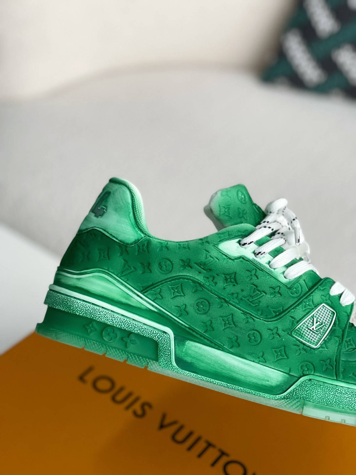 L*V TRAINER SNEAKERS