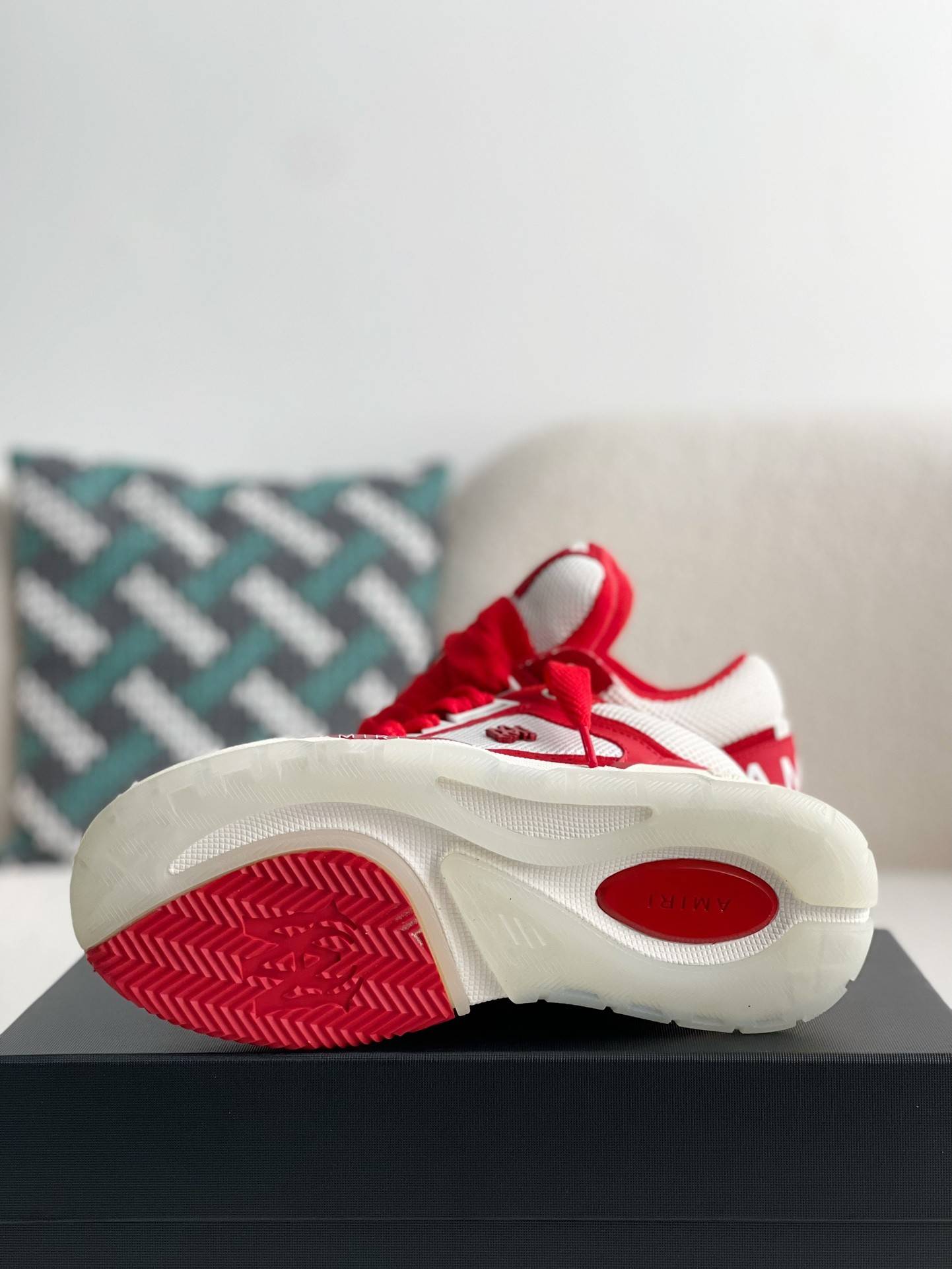 A*RI sneaker