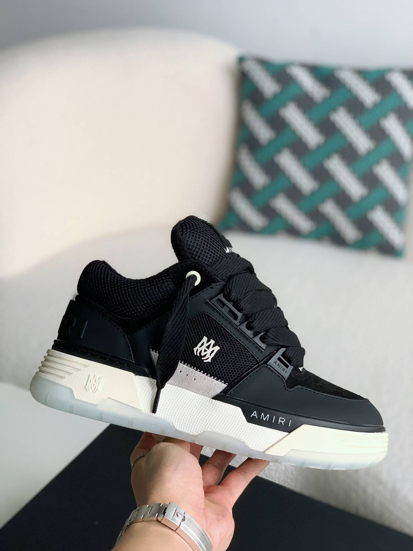 A*RI Sneakers