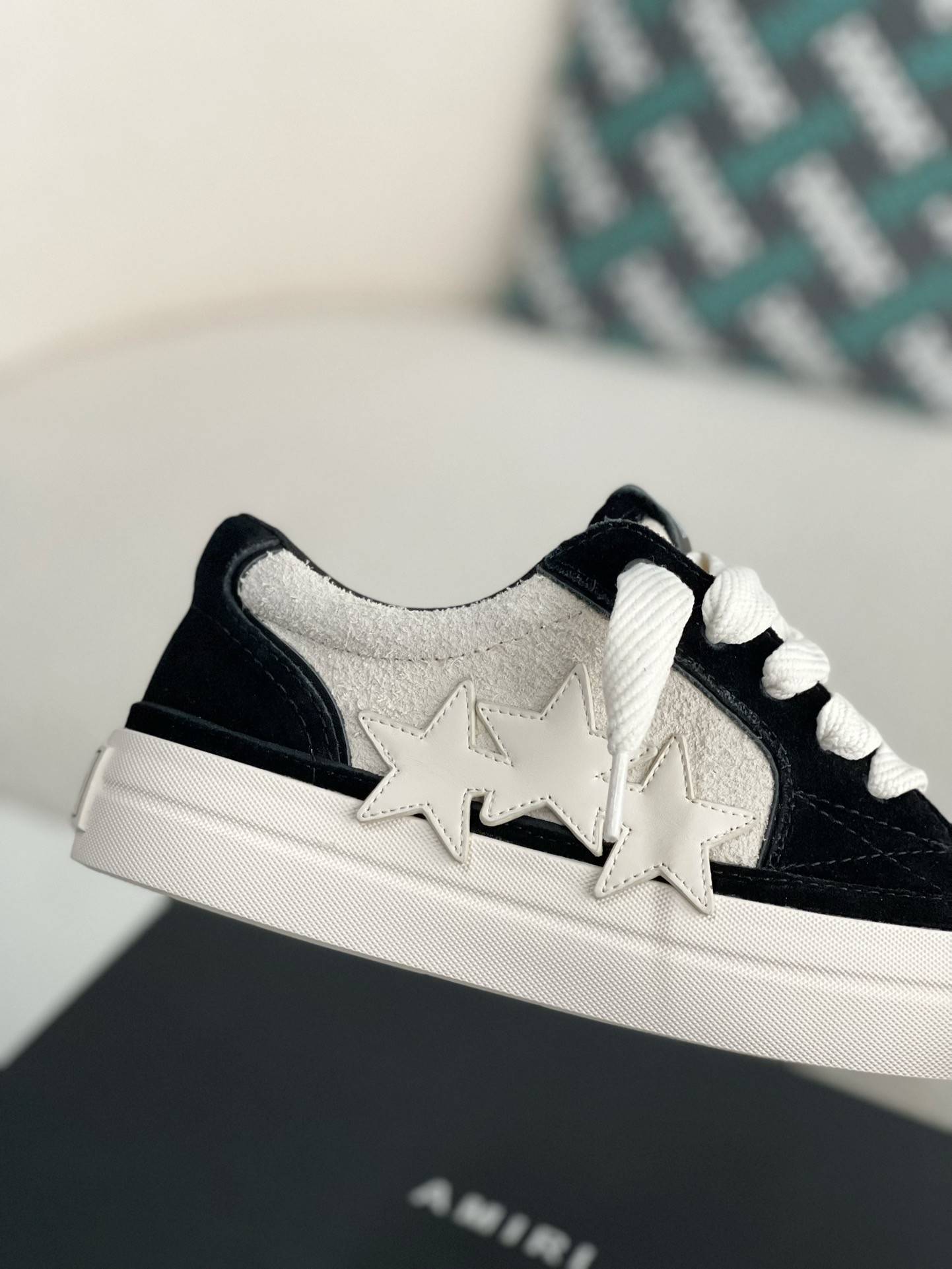 A*RI Sneakers