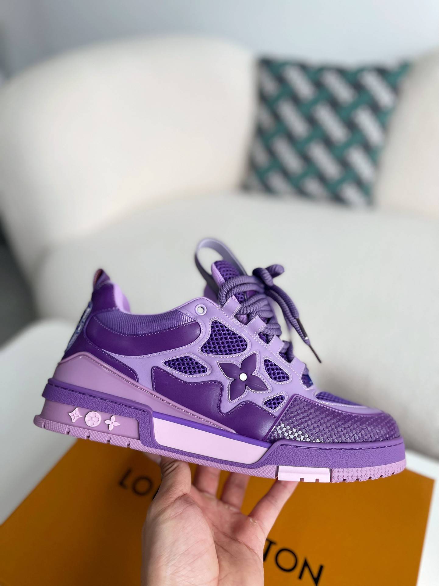 L*V RUNNER TATIC sneakers
