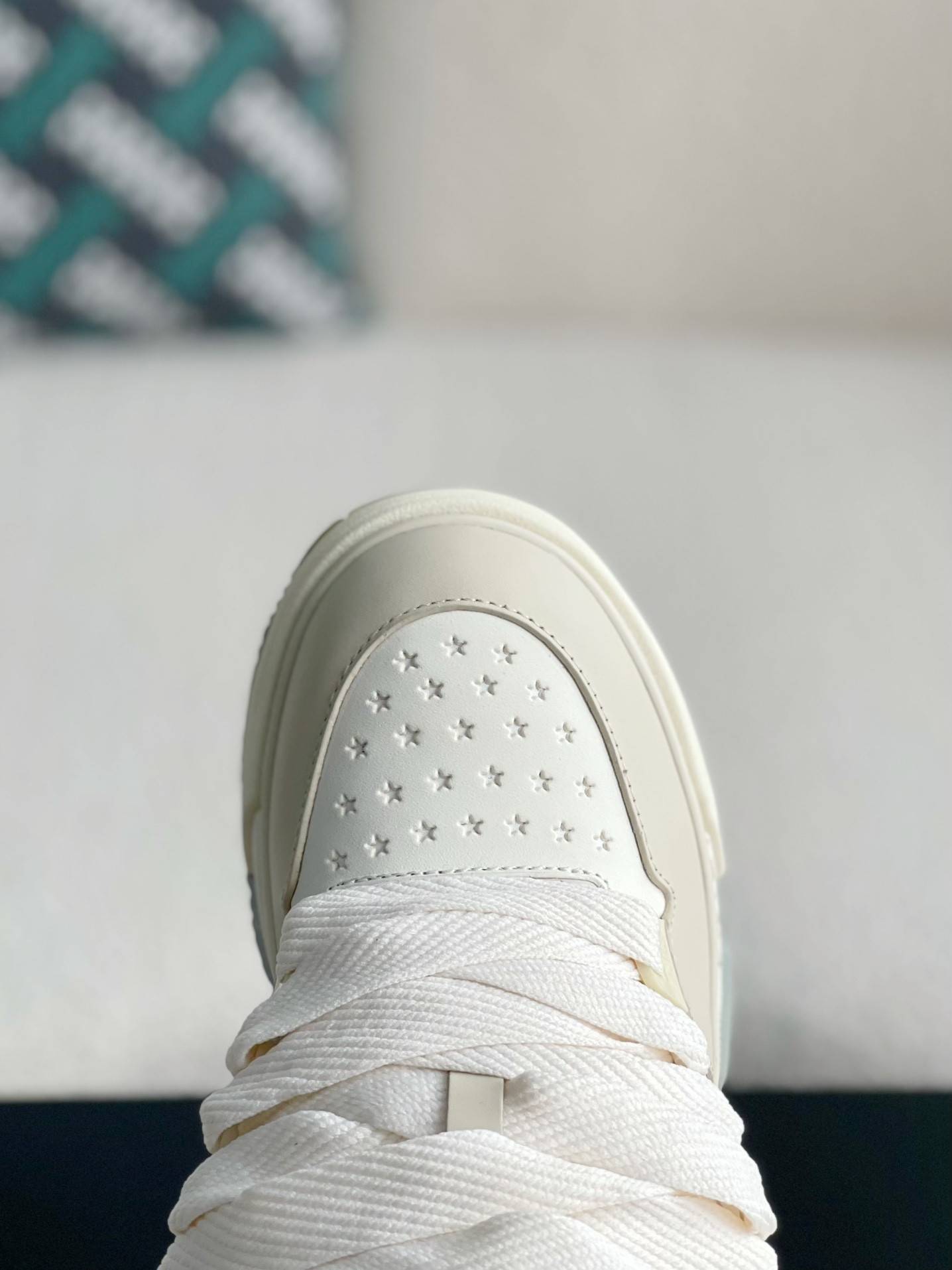 A*RI sneaker