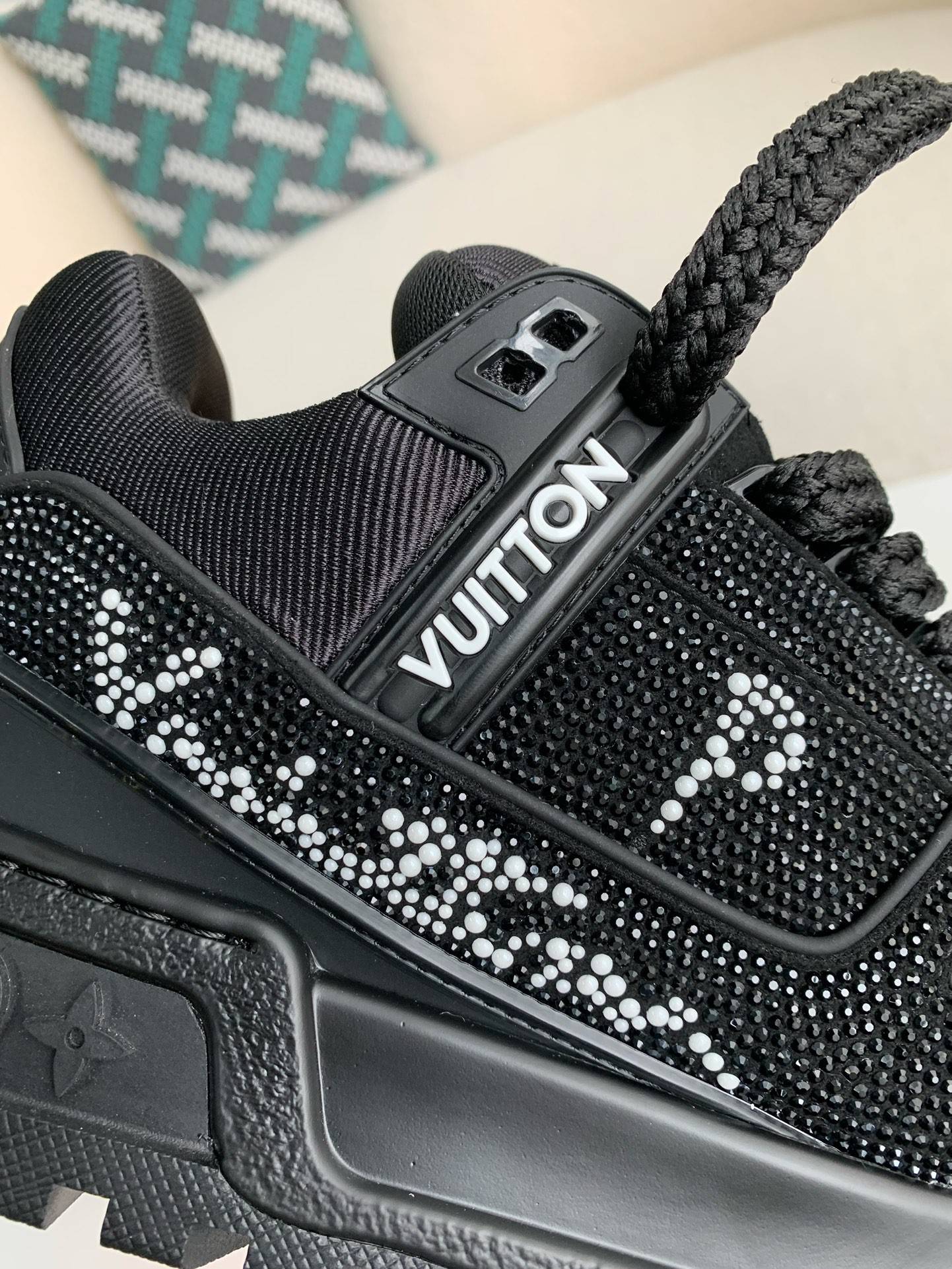 L*V TRAINER Sneakers