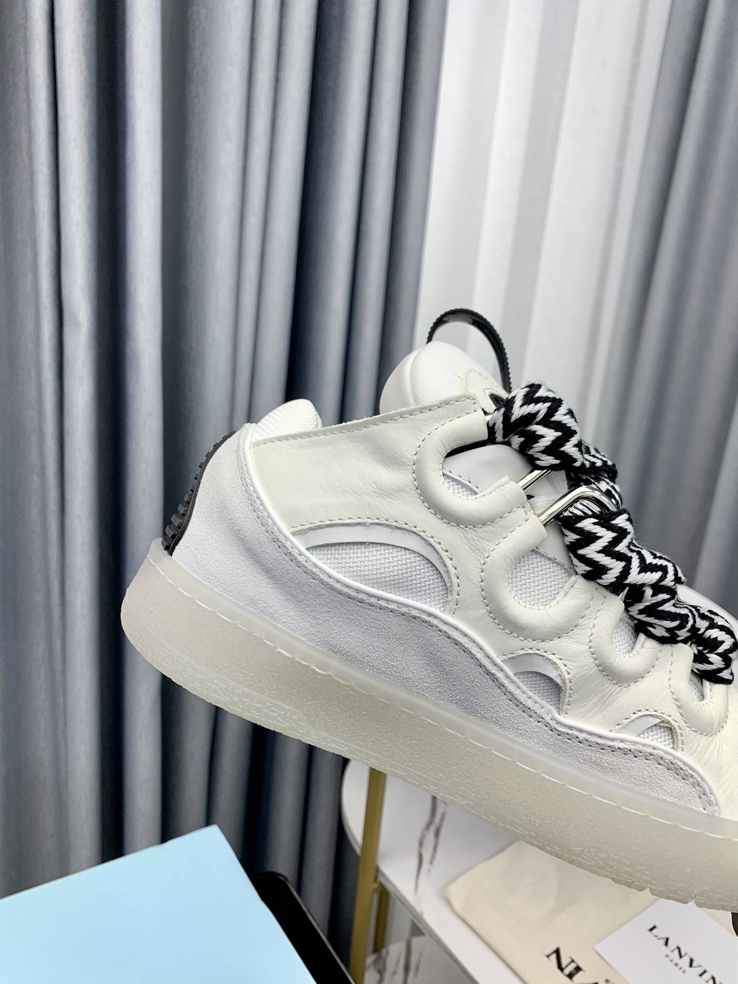 LA*N Sneaker