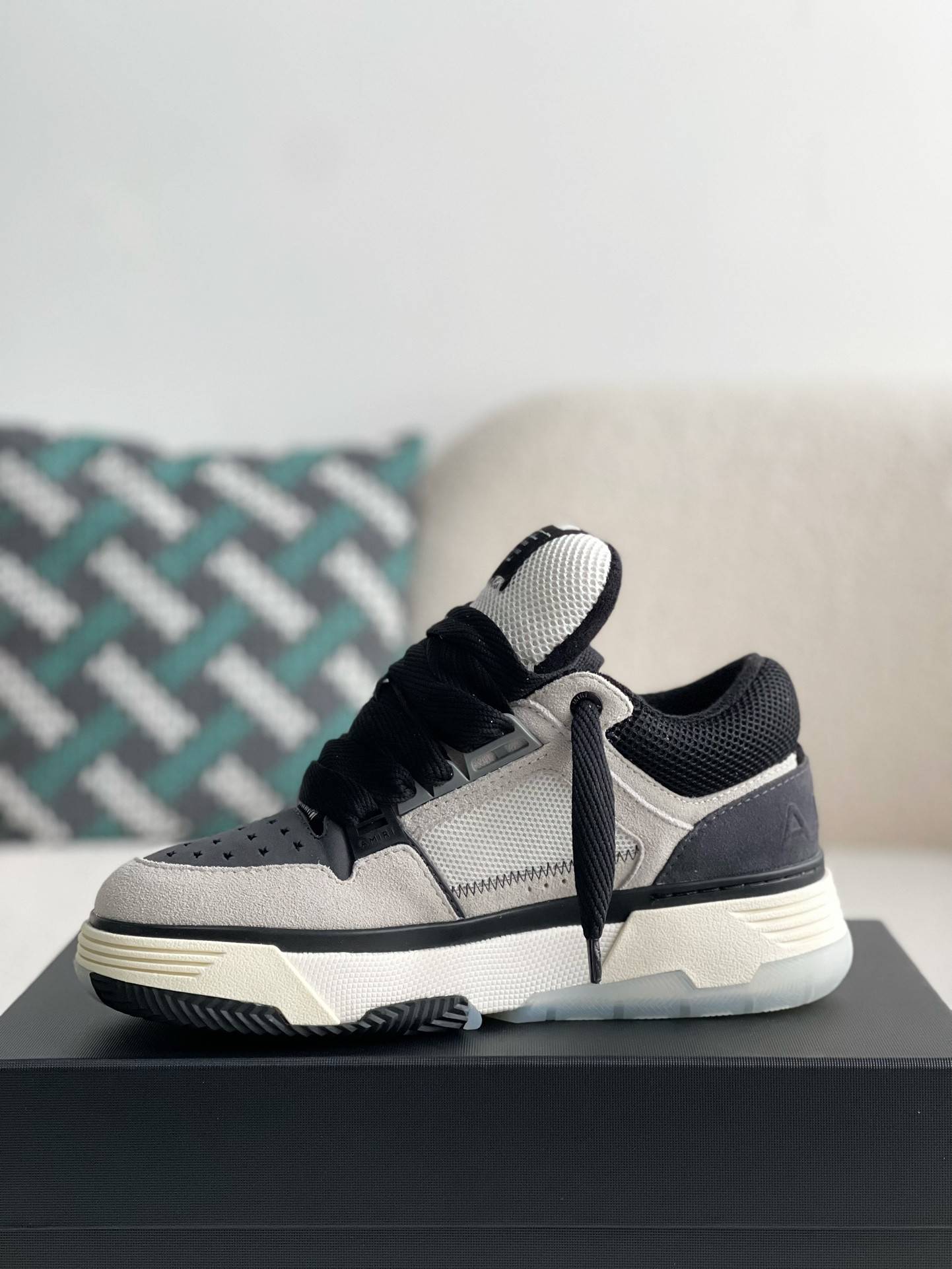 A*RI sneaker