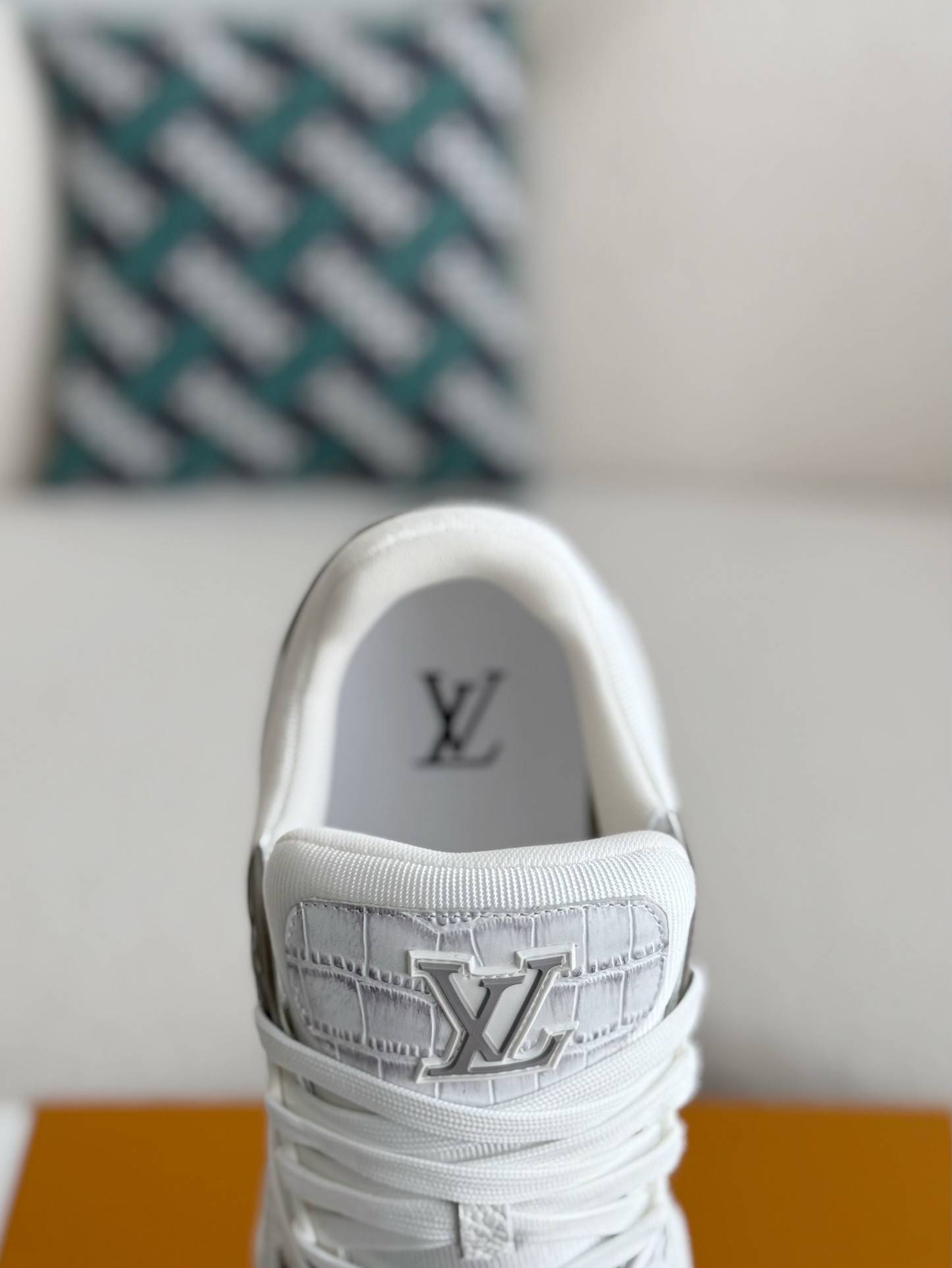 L*V TRAINER SNEAKERS