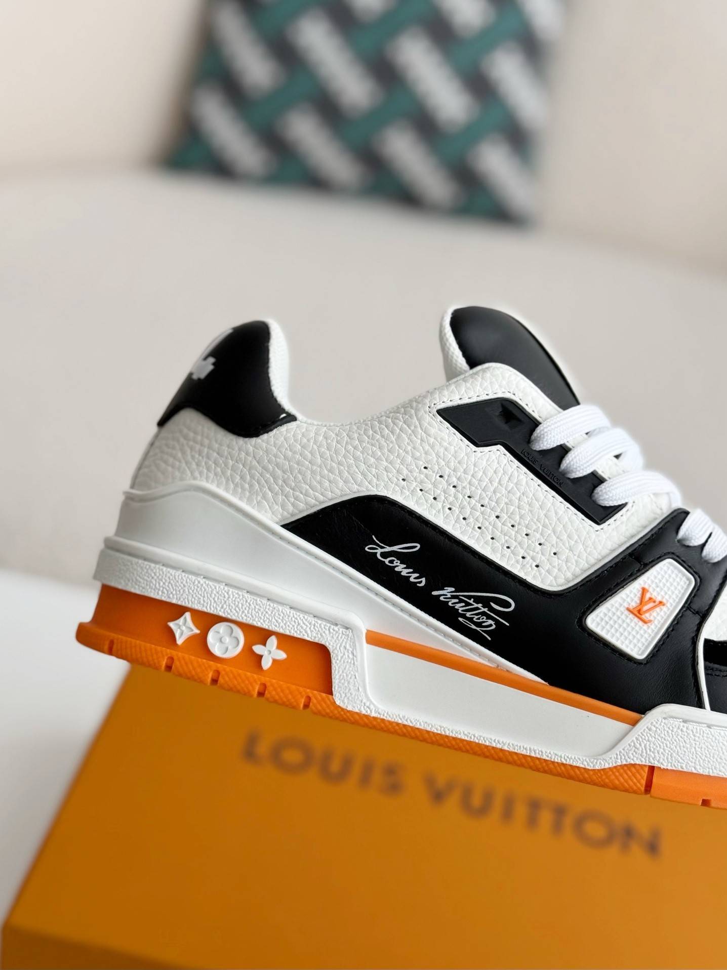L*V TRAINER SNEAKERS