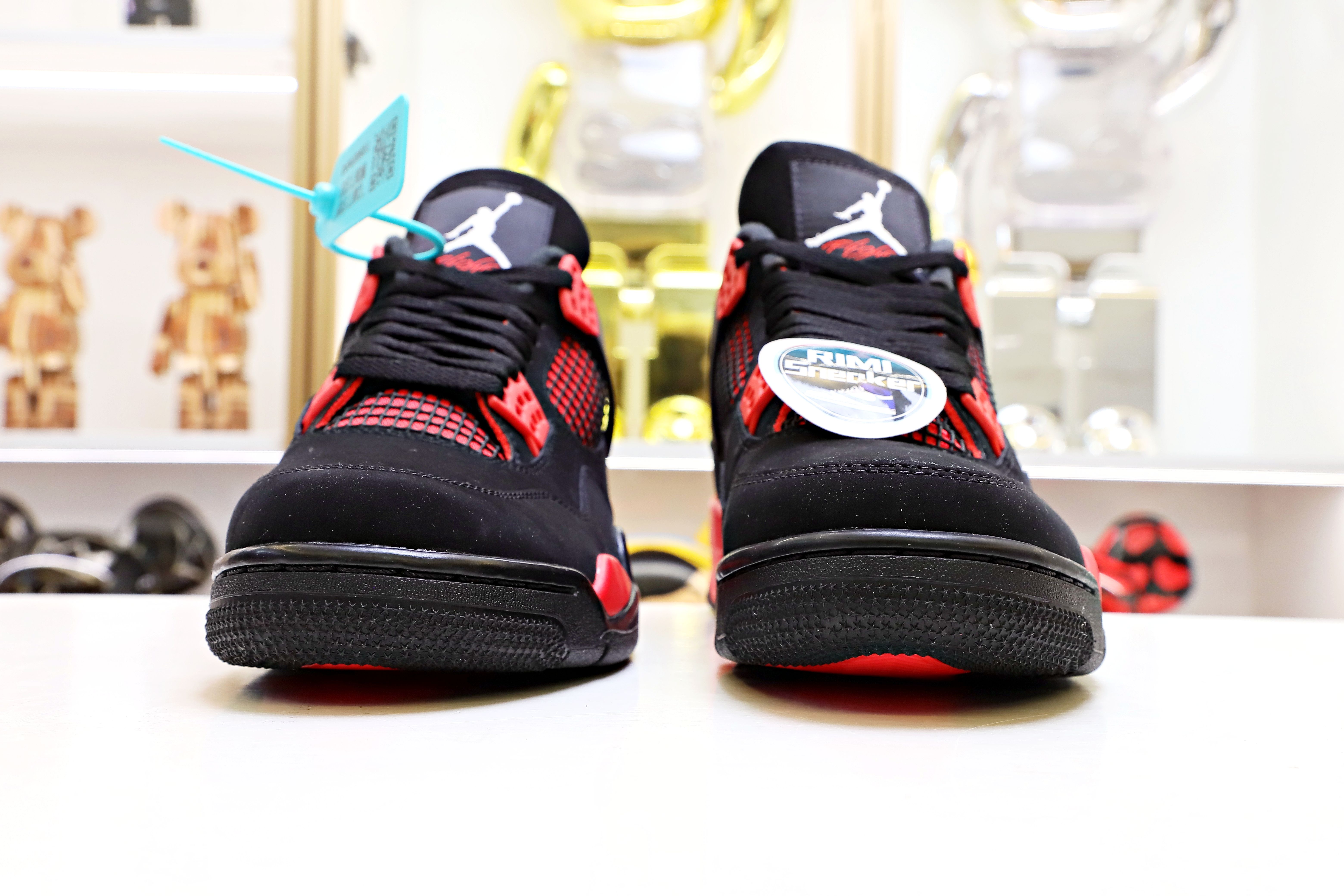 AIR JORDAN 4 RETRO
