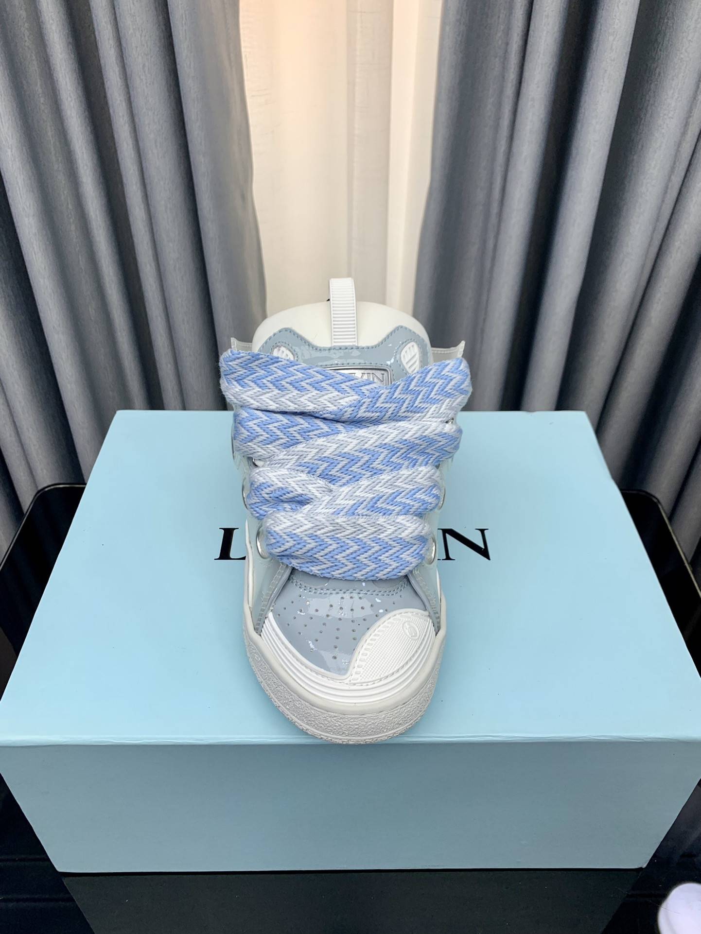 LA*N Sneaker