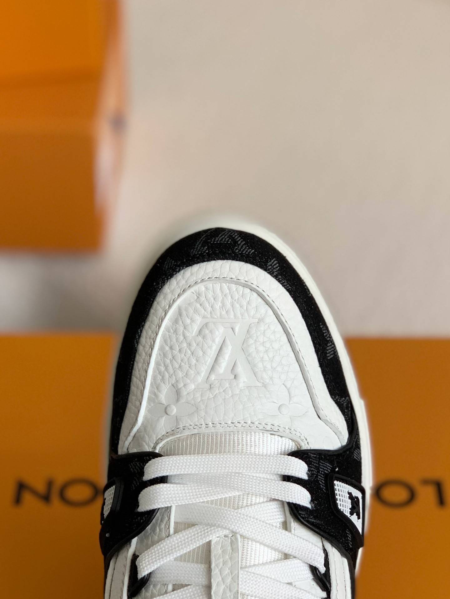 L*V TRAINER SNEAKERS