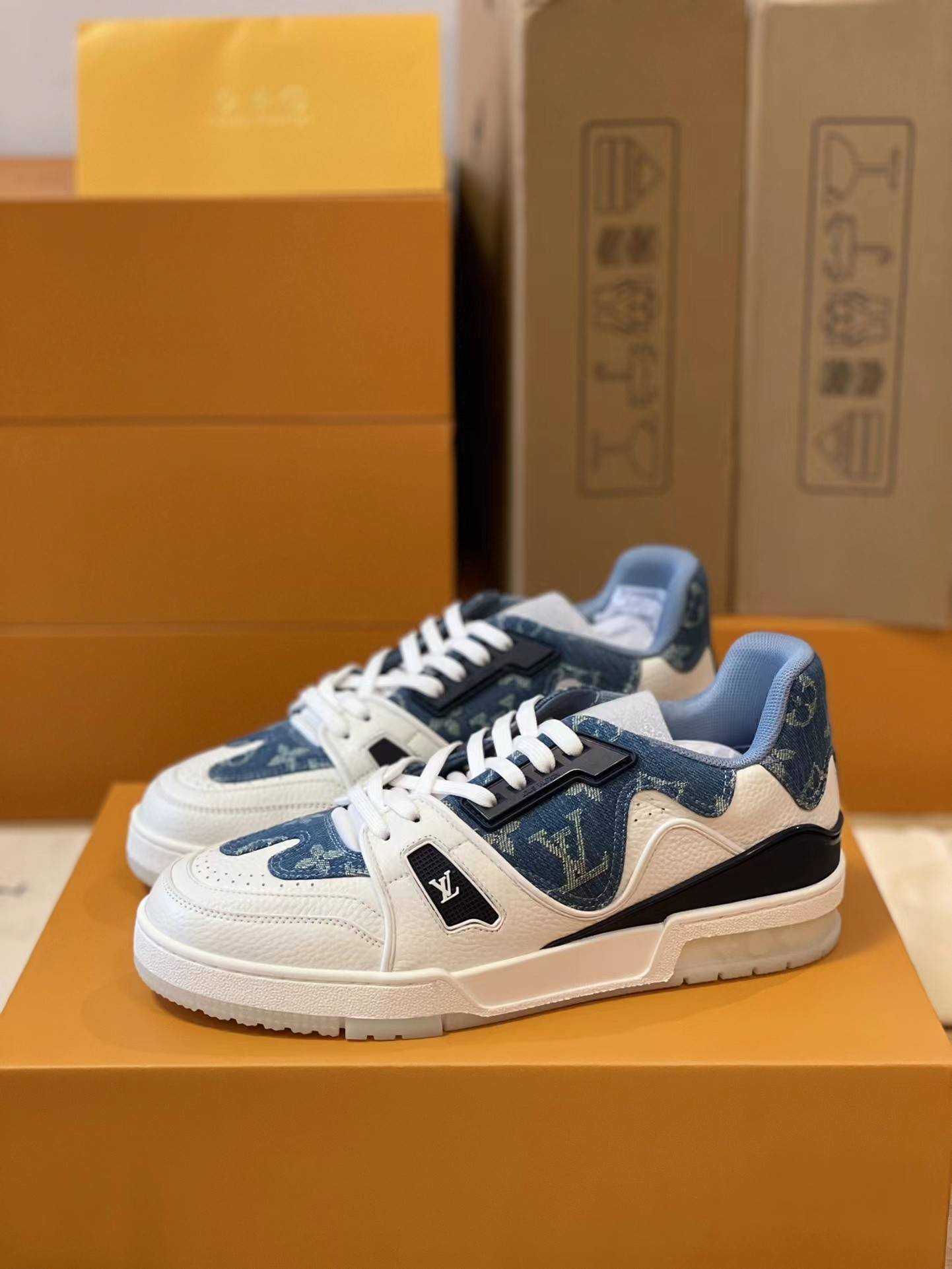 L*V TRAINER 1A9IQ5 Sneakers