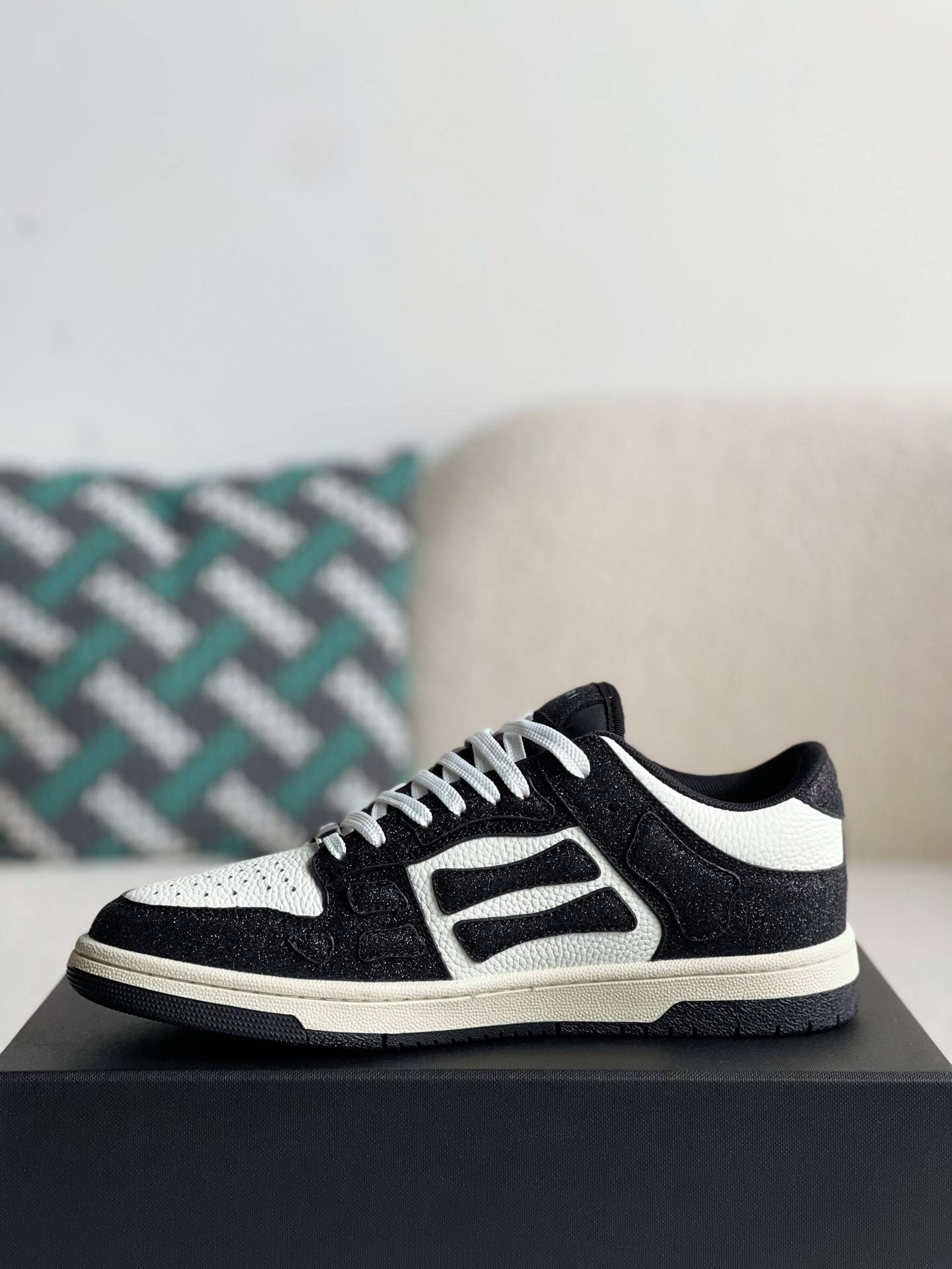A*RI Sneakers