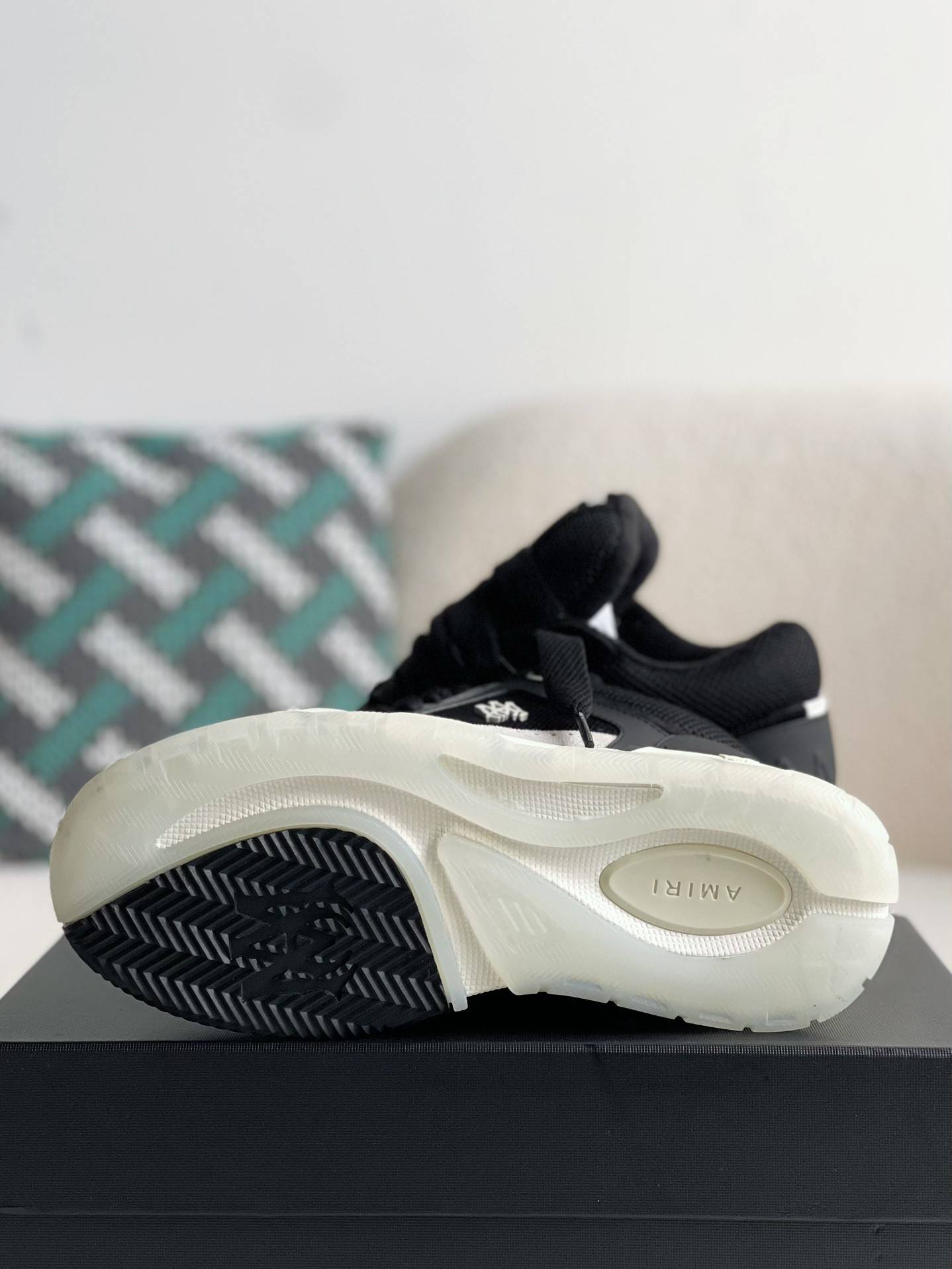 A*RI Sneakers