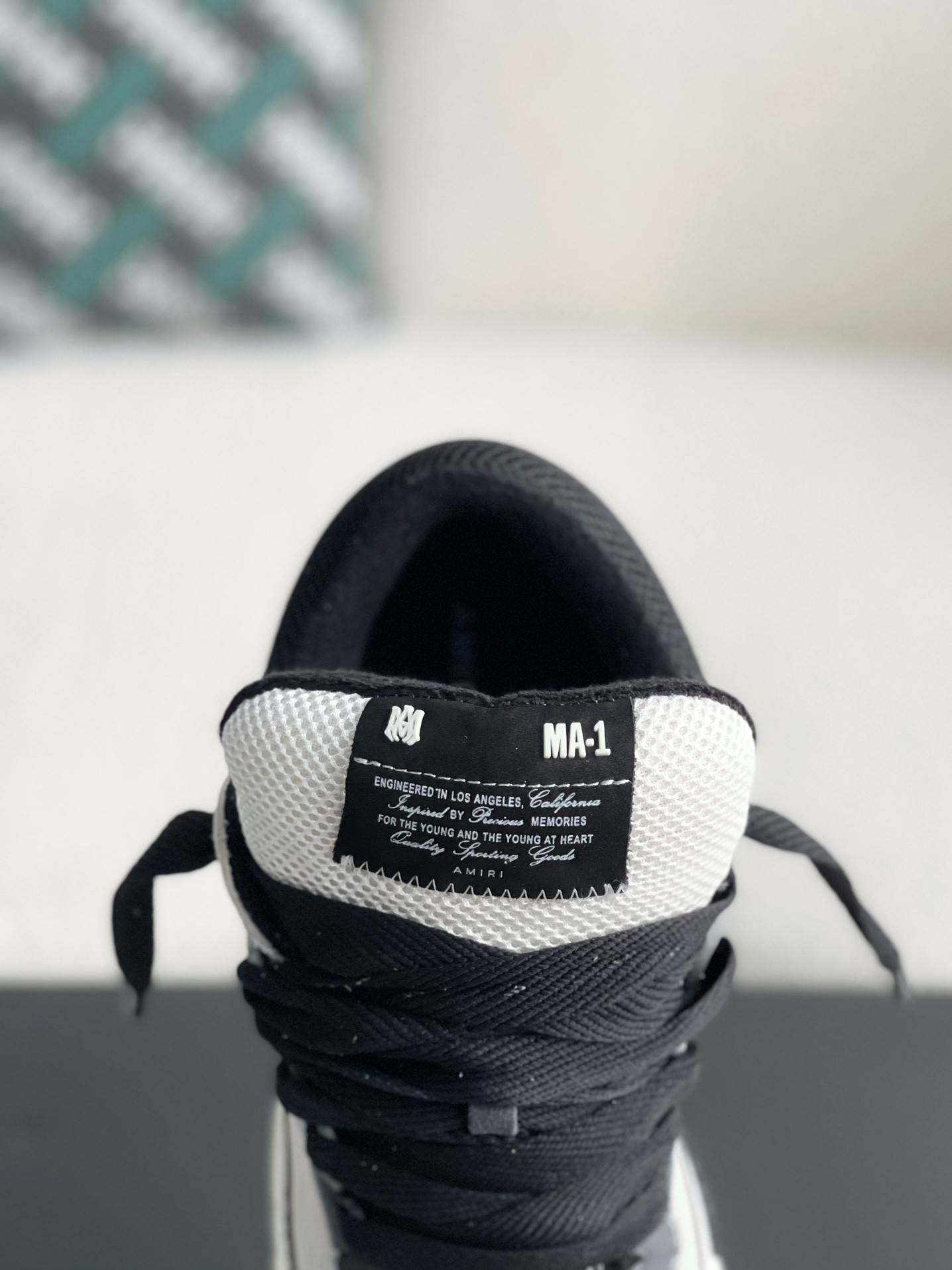 A*RI sneaker
