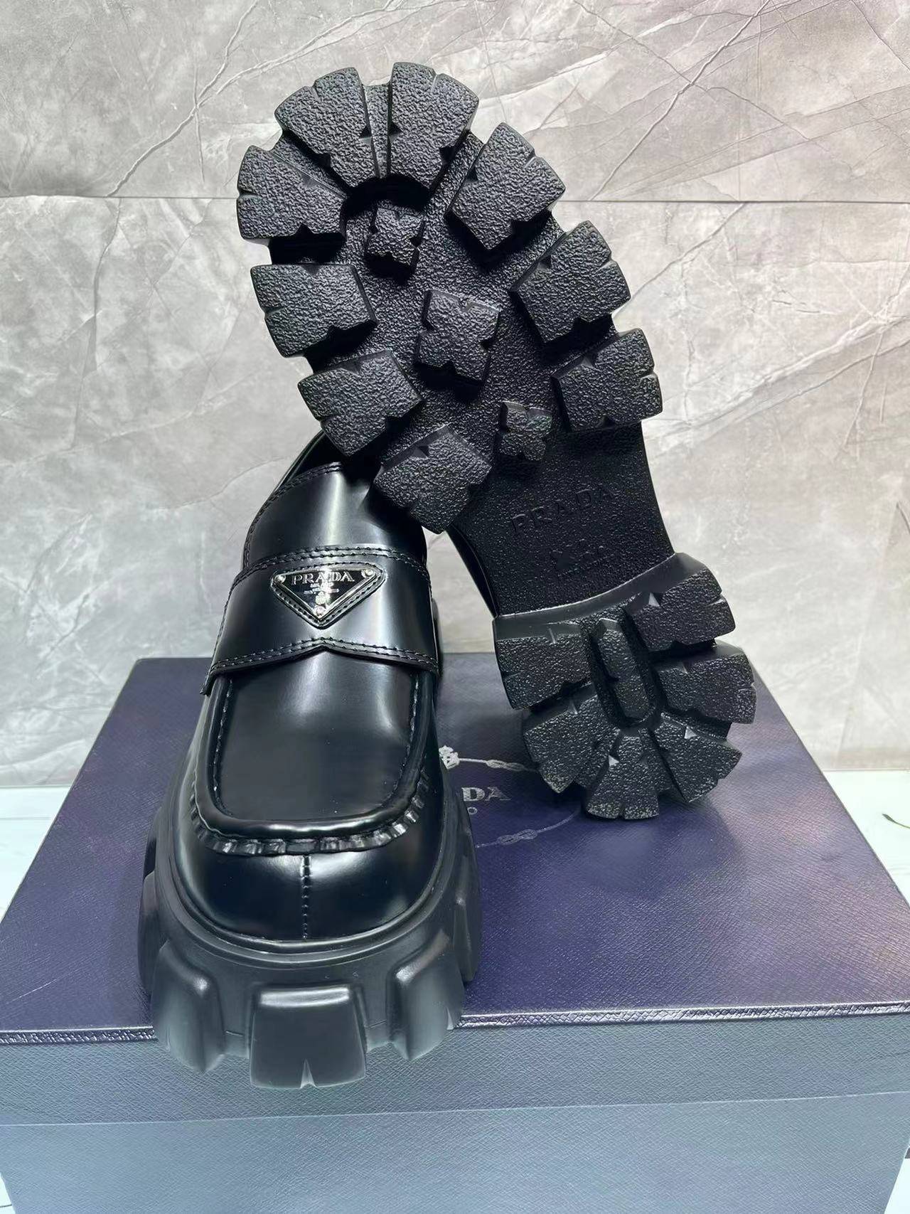 P*DA Carrefour‘s shoes