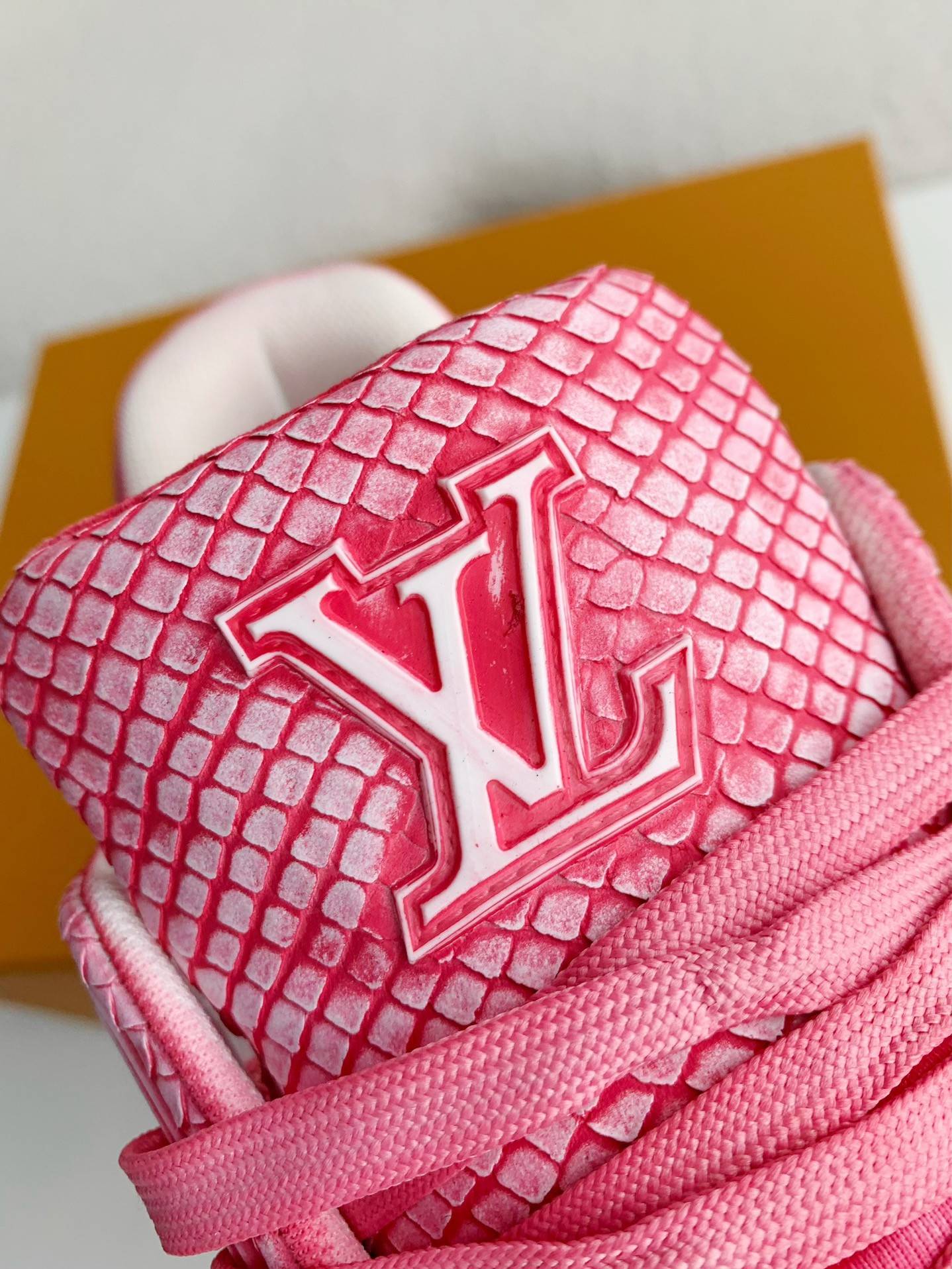 L*V TRAINER SNEAKERS