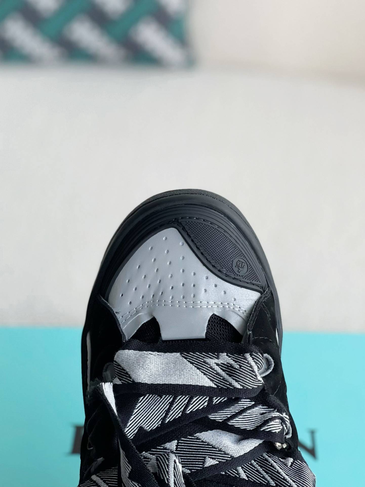 LA*N Sneaker