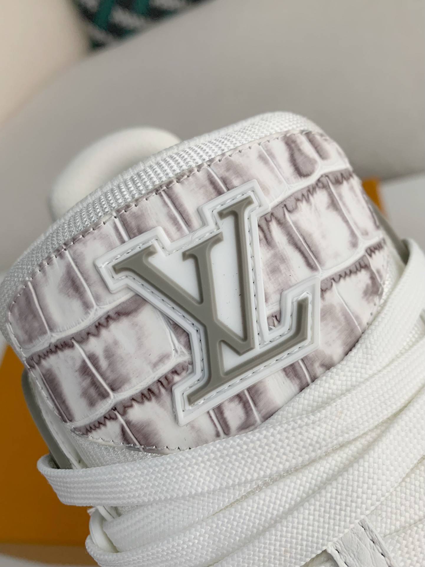 L*V TRAINER SNEAKERS