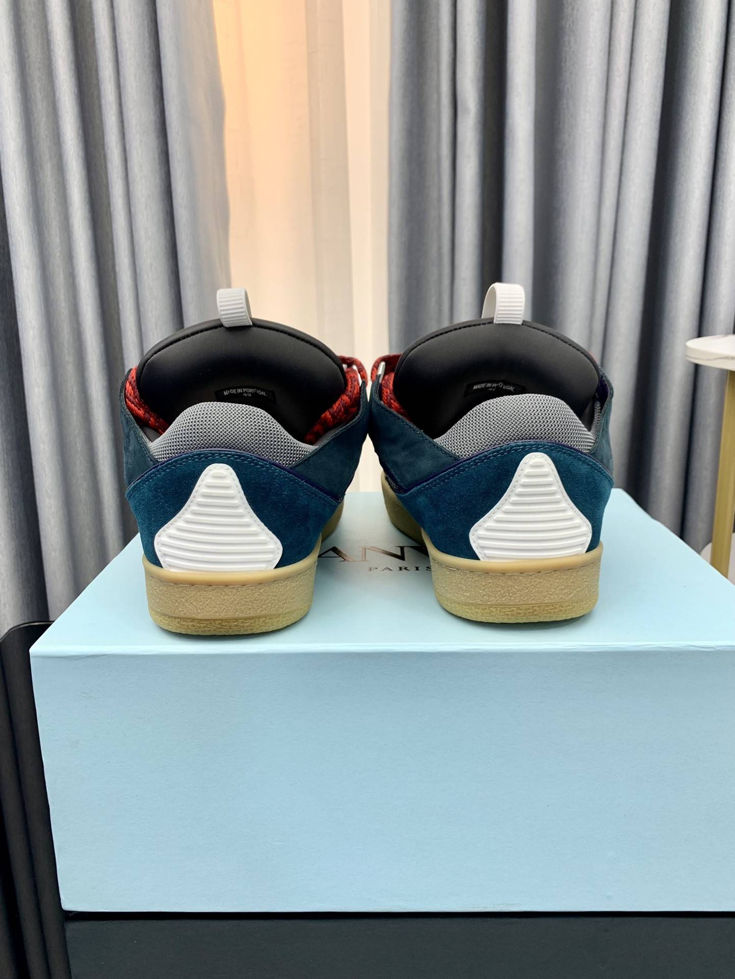 LA*N Sneaker