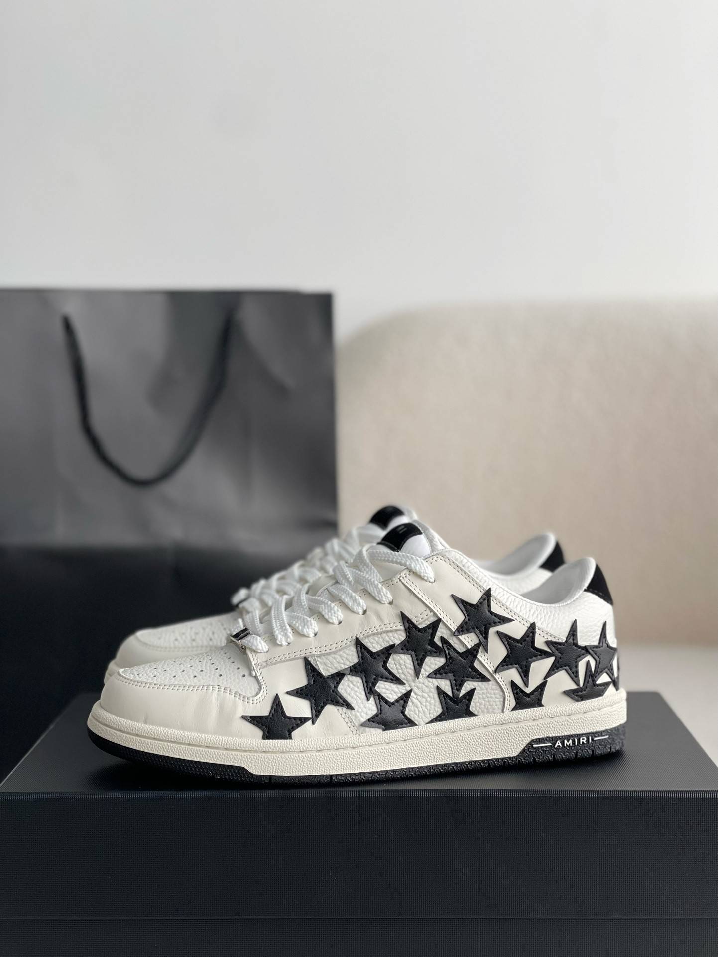 A*RI Sneakers