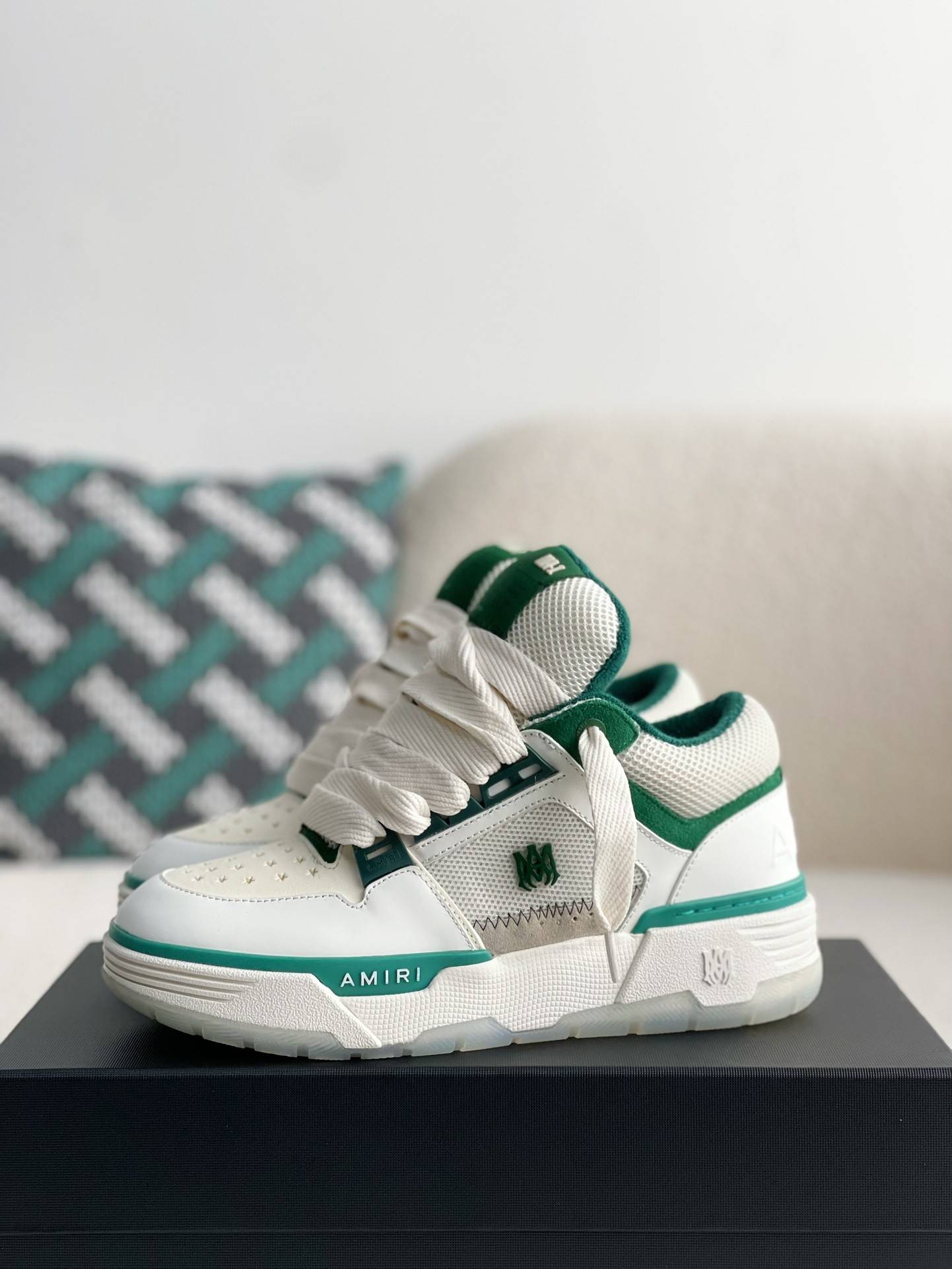 A*RI sneaker