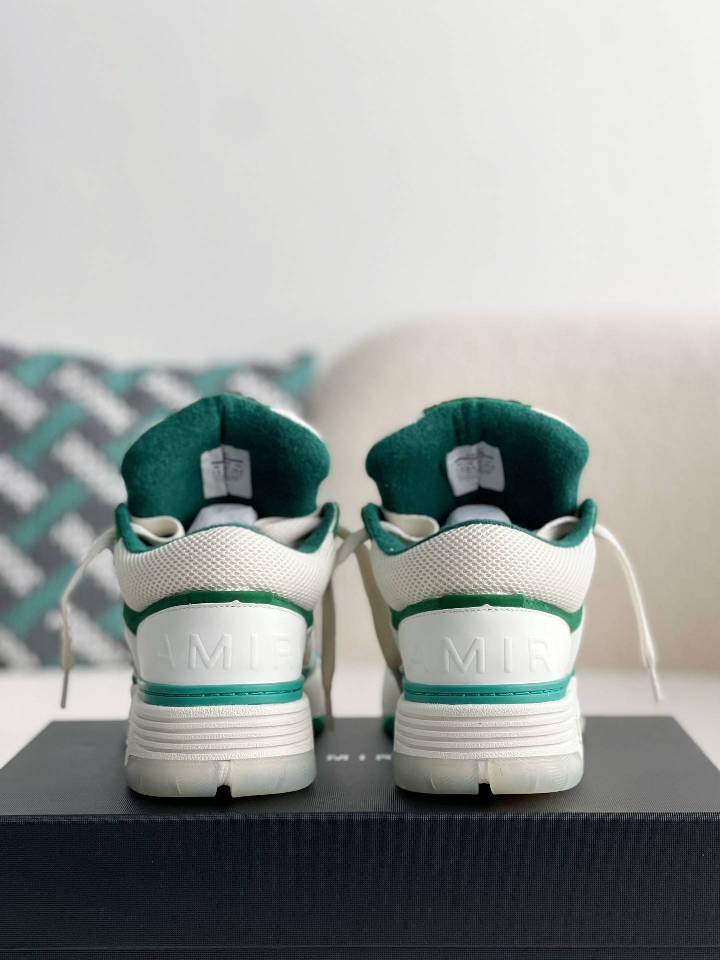 A*RI sneaker