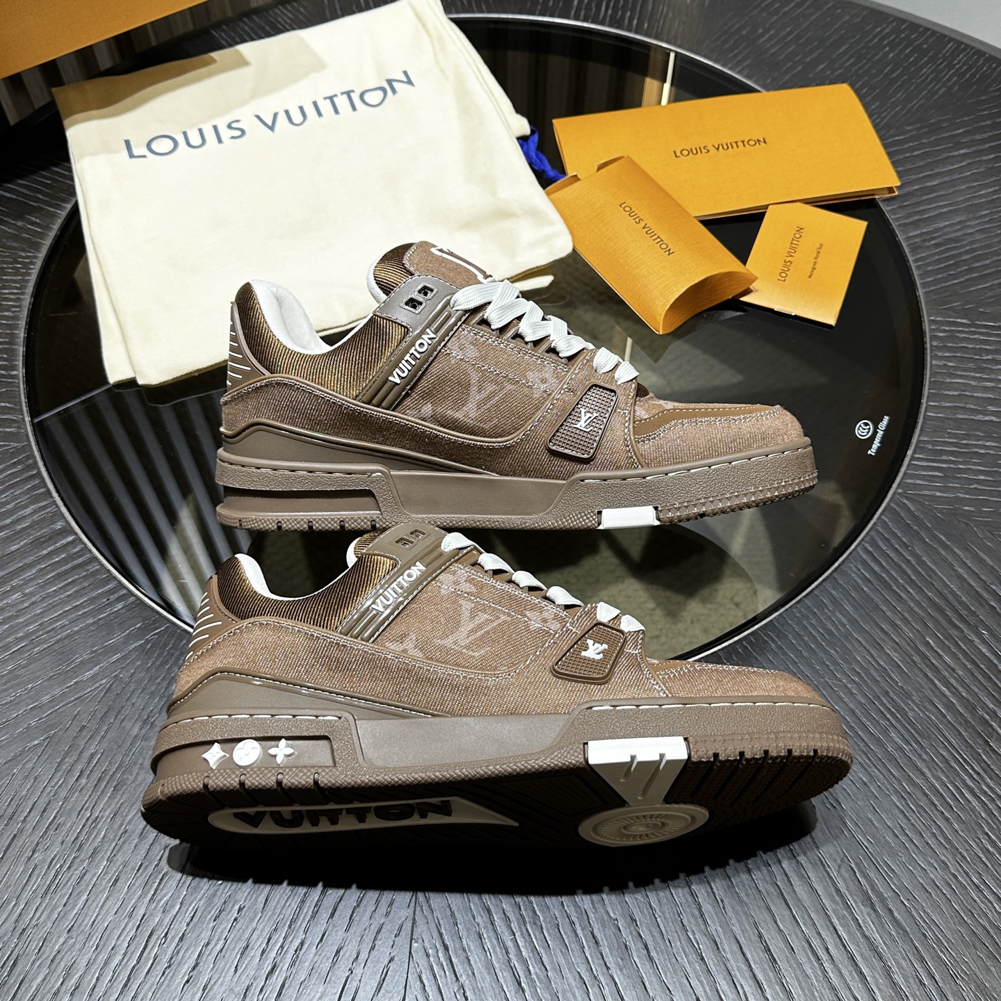 L*V TRAINER Sneakers