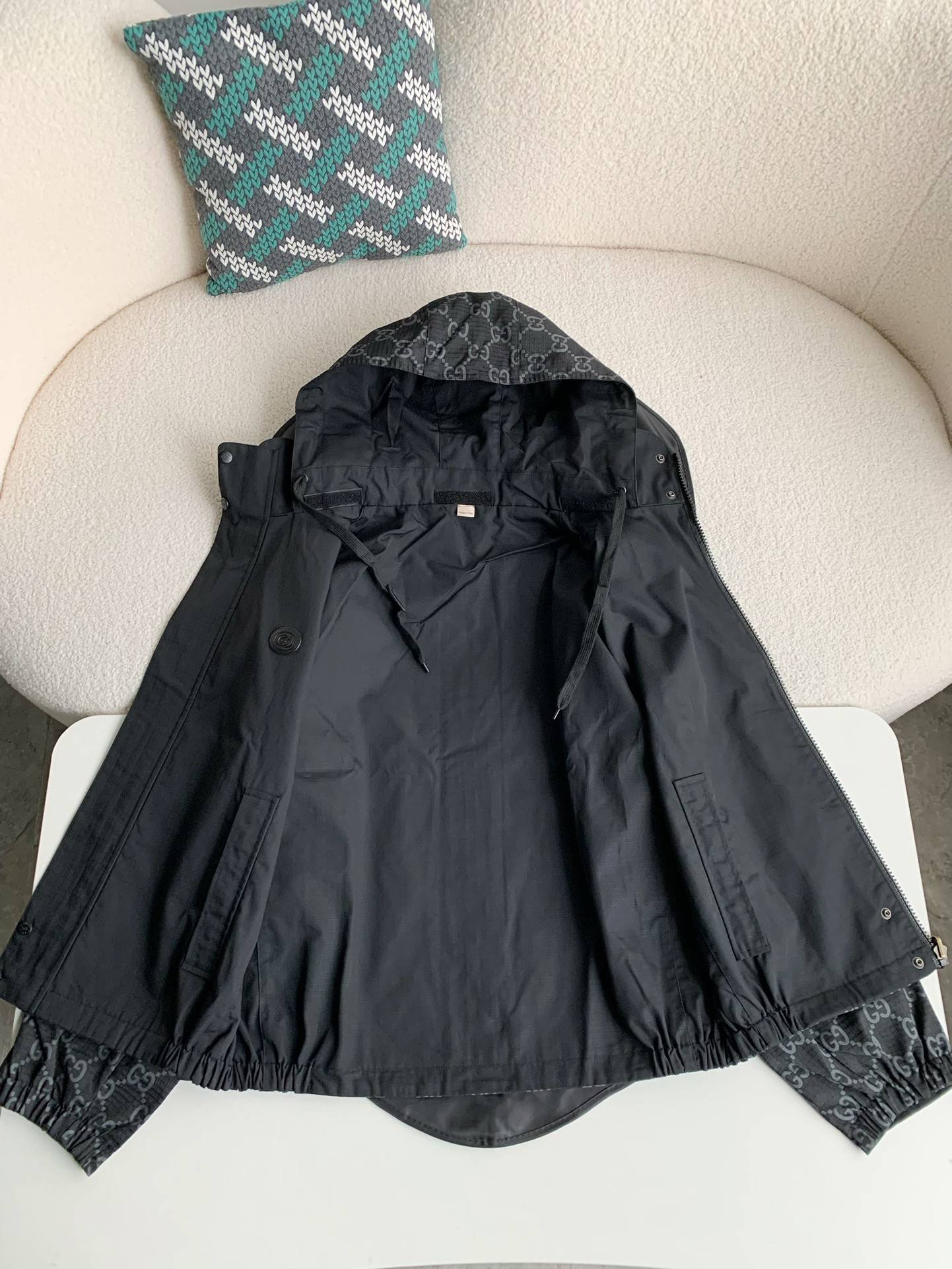 G*u*i jacket