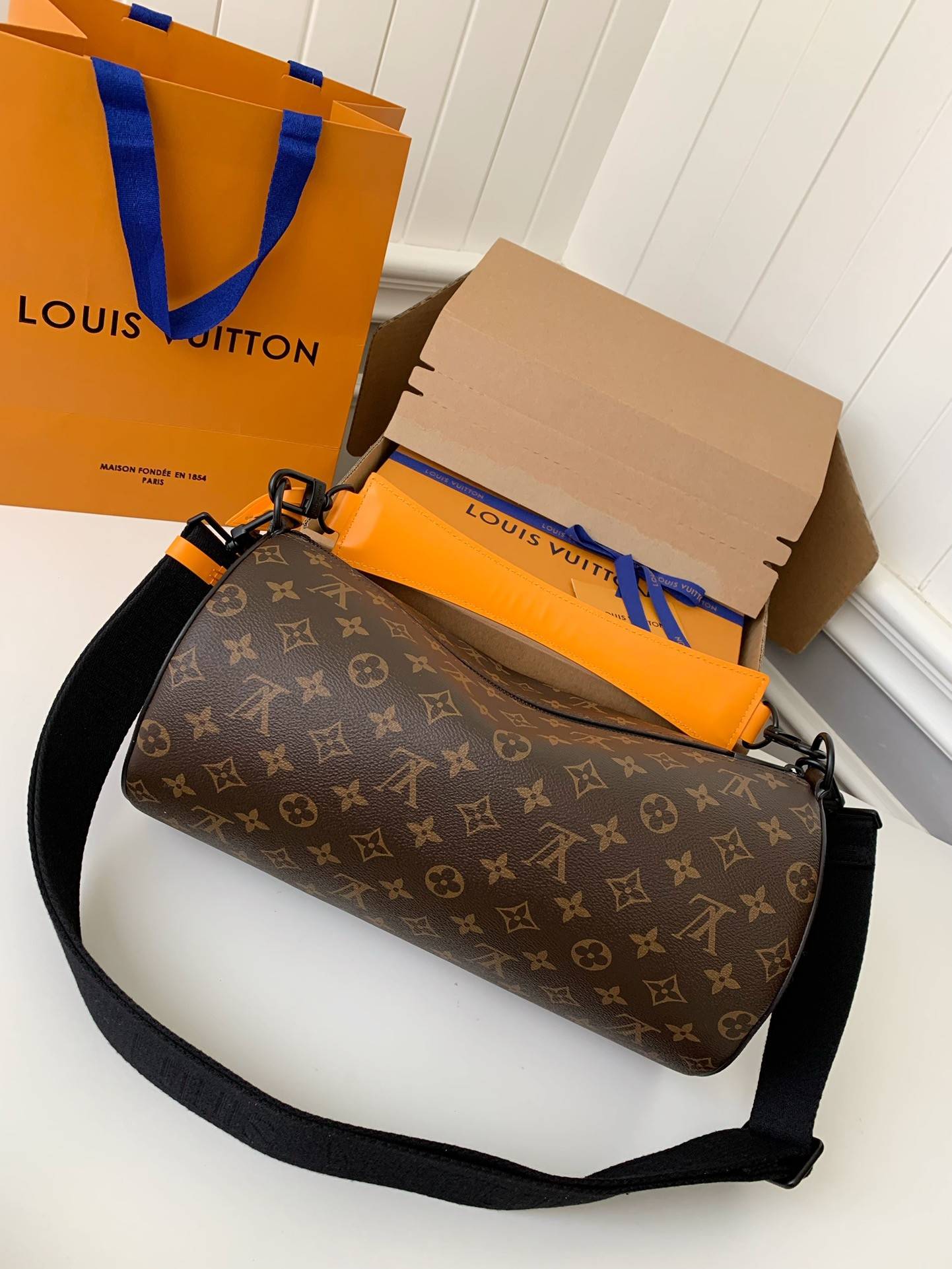 L*V 2023 SOFT POLOCHON handbag M46691 Size: 33 * 17 * 17cm