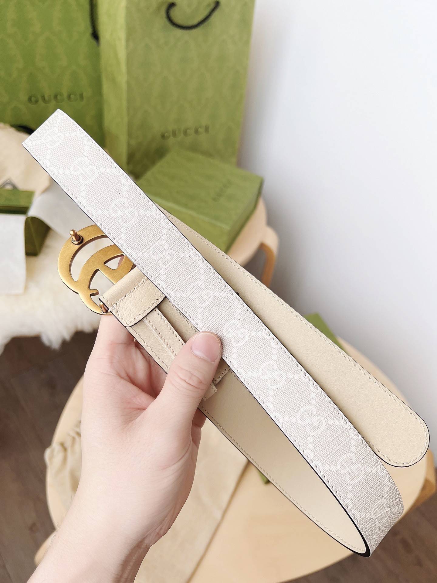 G*u*i  ladies  belt