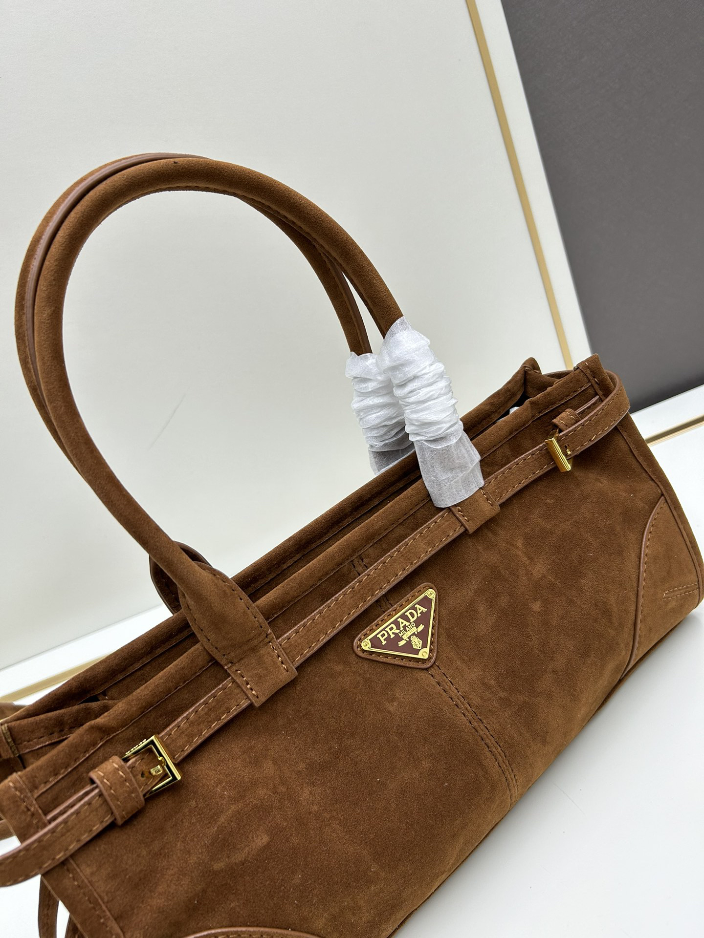 Prada matte size 32x15x11, style number 2452 [ADA new product] retro style, black waxed leather, the new favorite handbag!