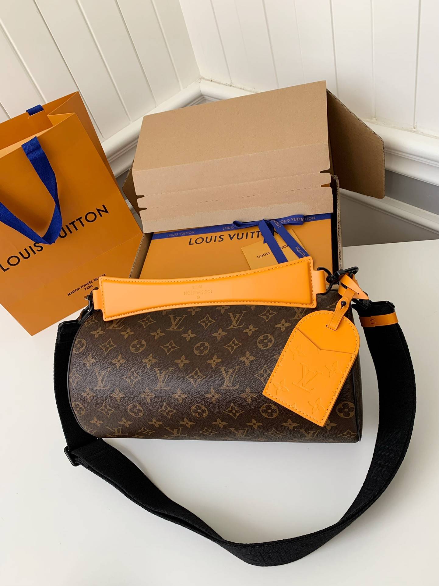 L*V 2023 SOFT POLOCHON handbag M46691 Size: 33 * 17 * 17cm