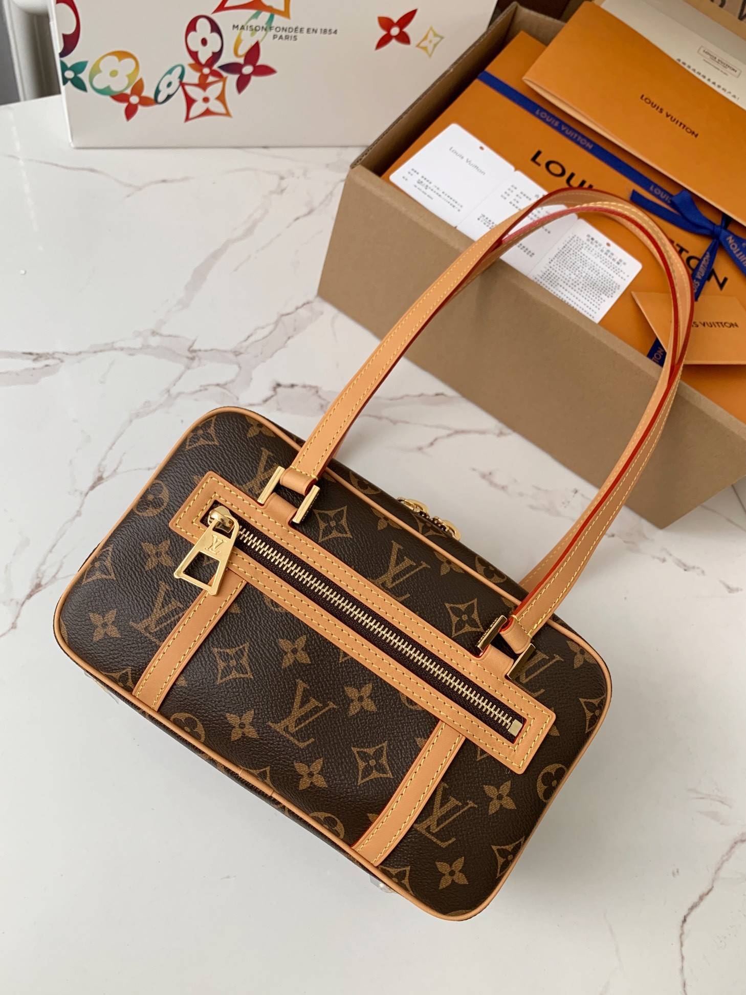 L*V CITE M46321 size:26*16*11cm