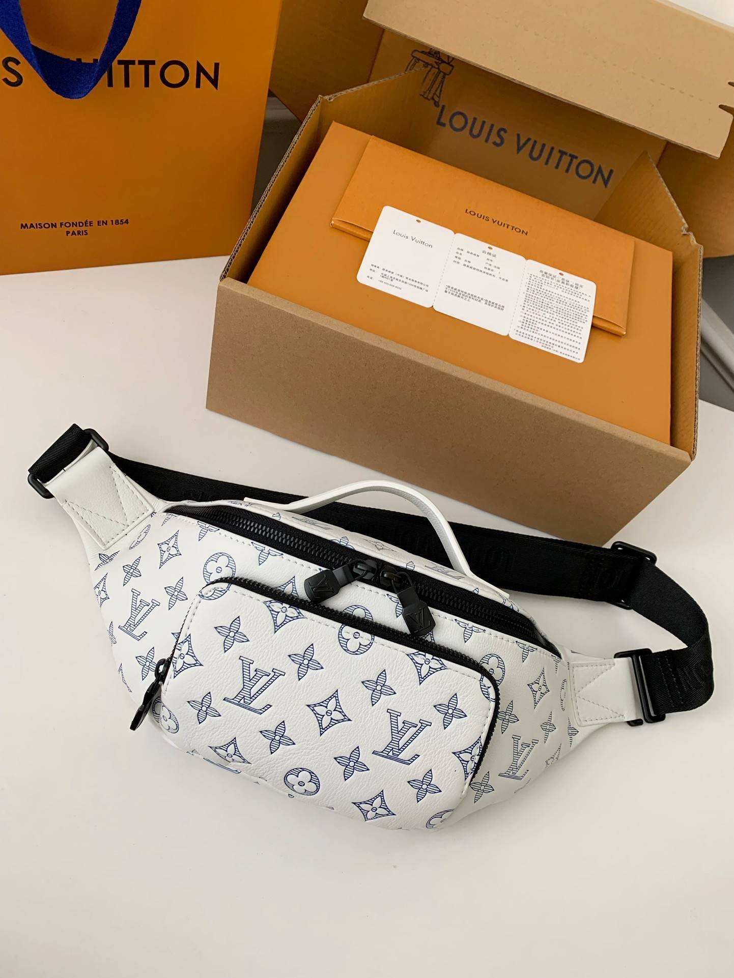New L*V RUSH waist bag M25227 Size: 30*15*8cm