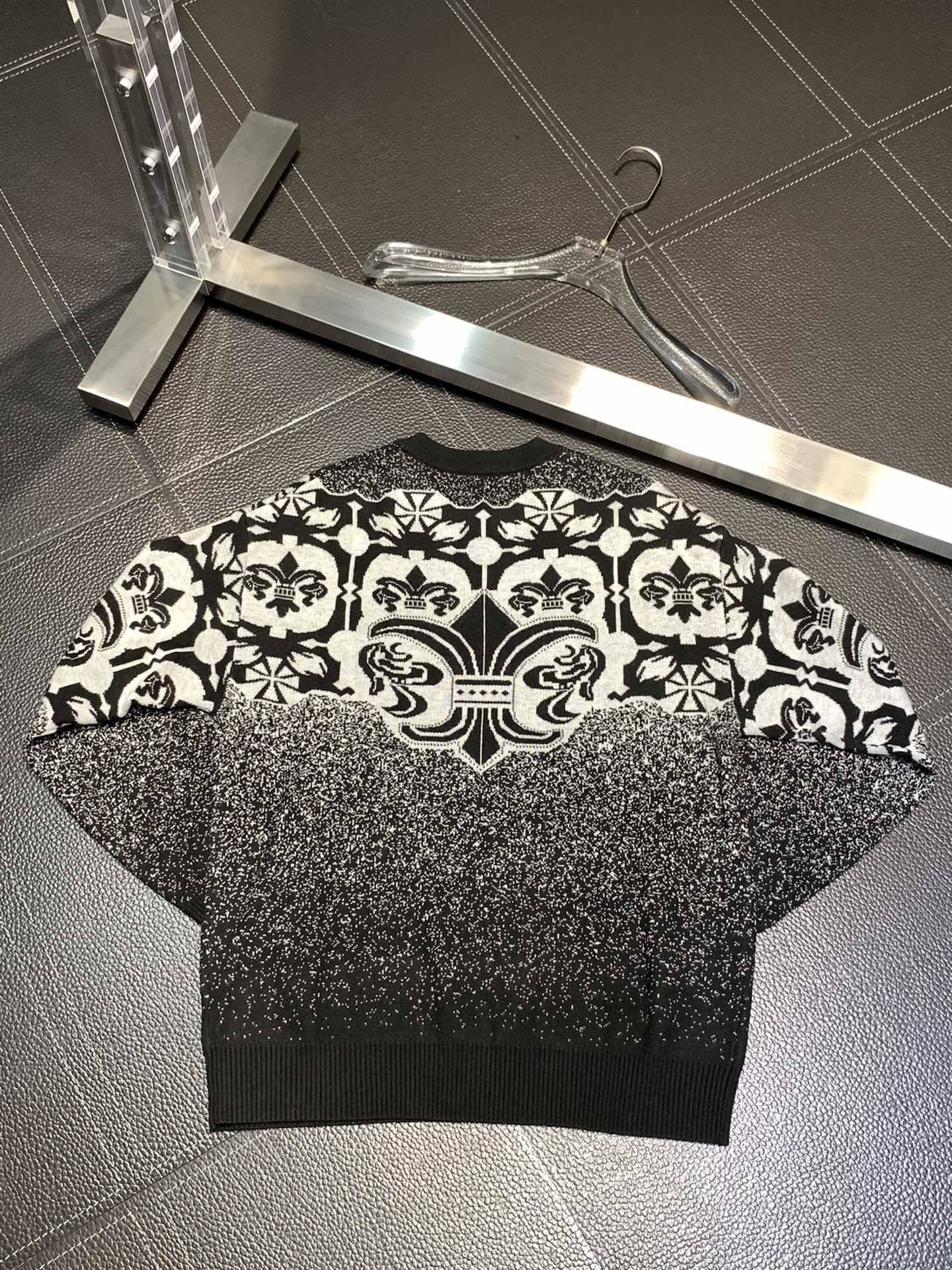 Ch*0me He**ts crew neck sweater