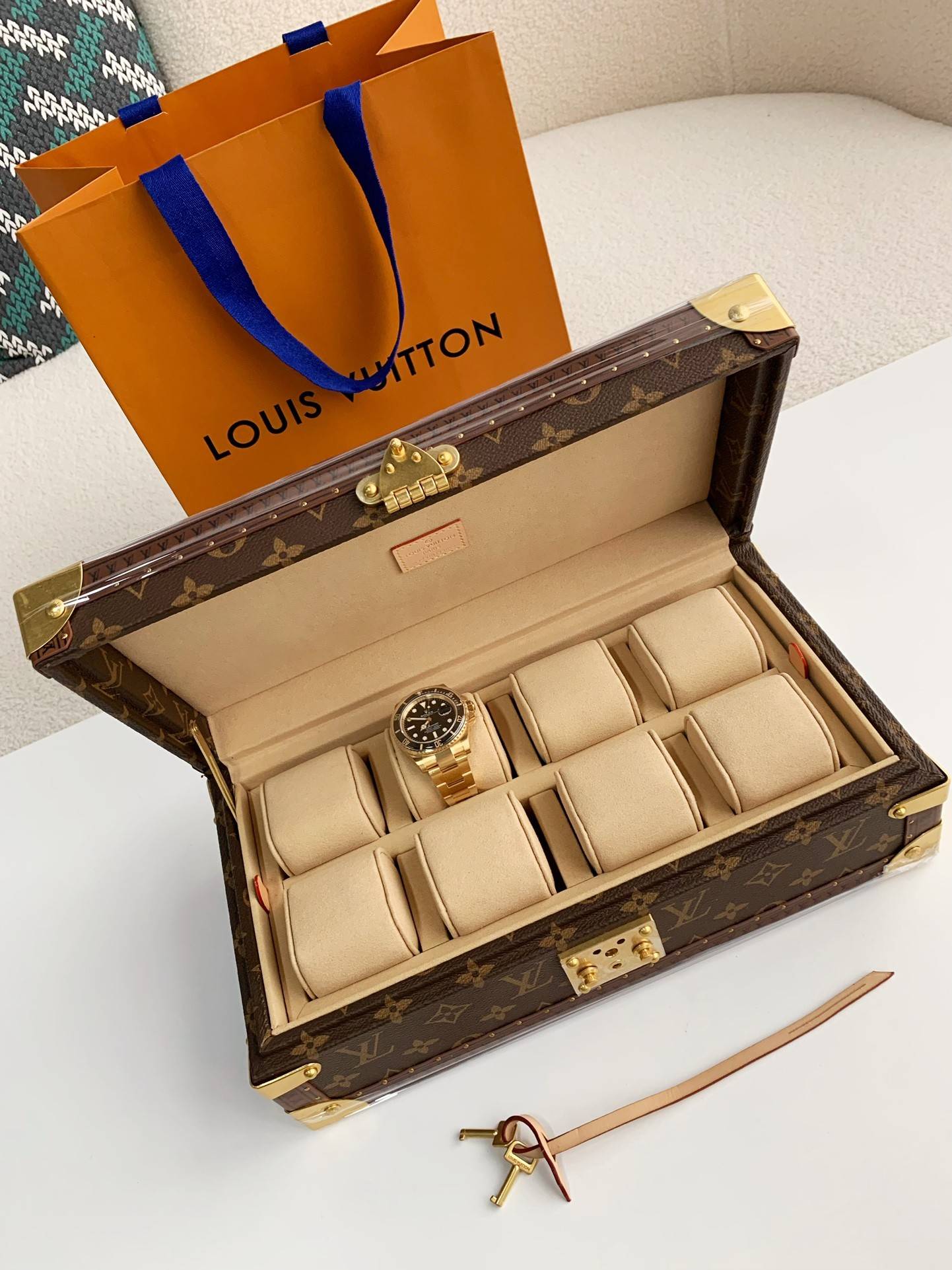 L*V Watch Storage Box Size：34*18*11cm