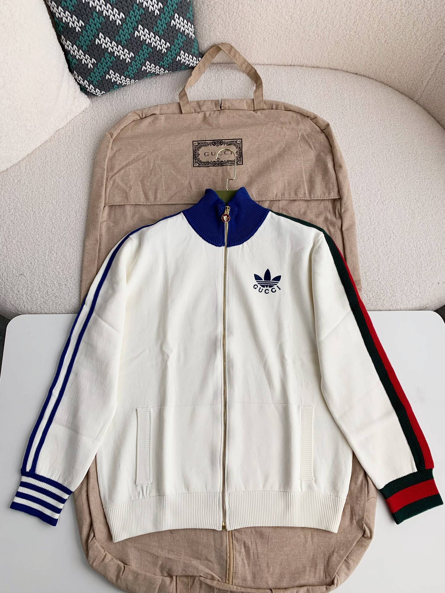 G*u*i x adidas men