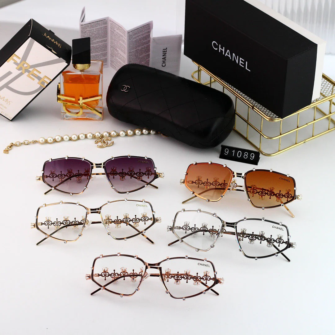 Di*m*nd-style visor sunglasses