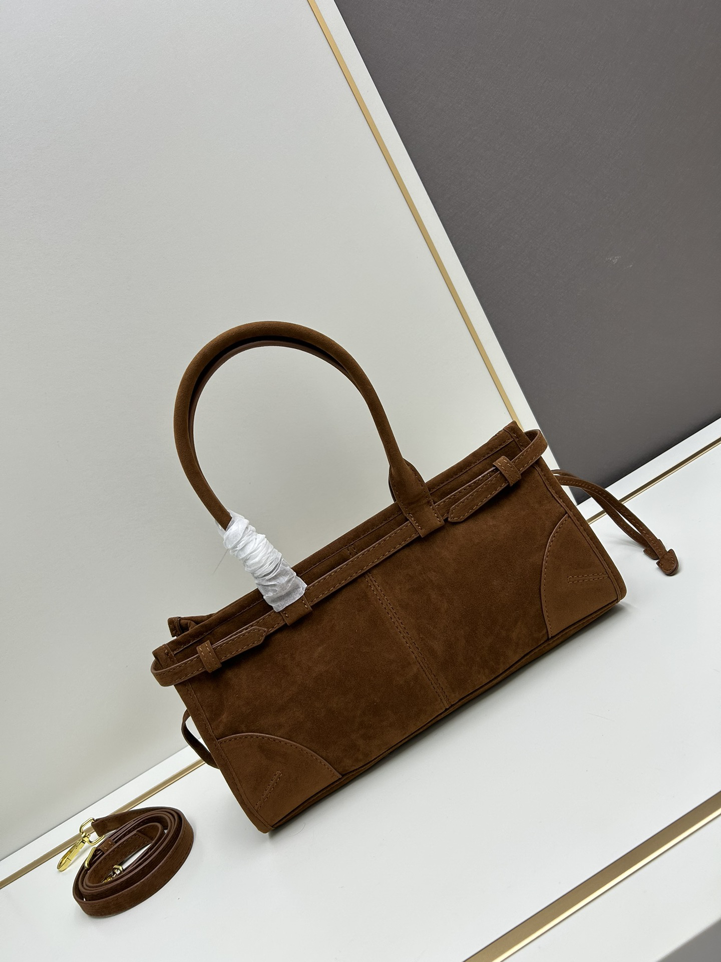 Prada matte size 32x15x11, style number 2452 [ADA new product] retro style, black waxed leather, the new favorite handbag!