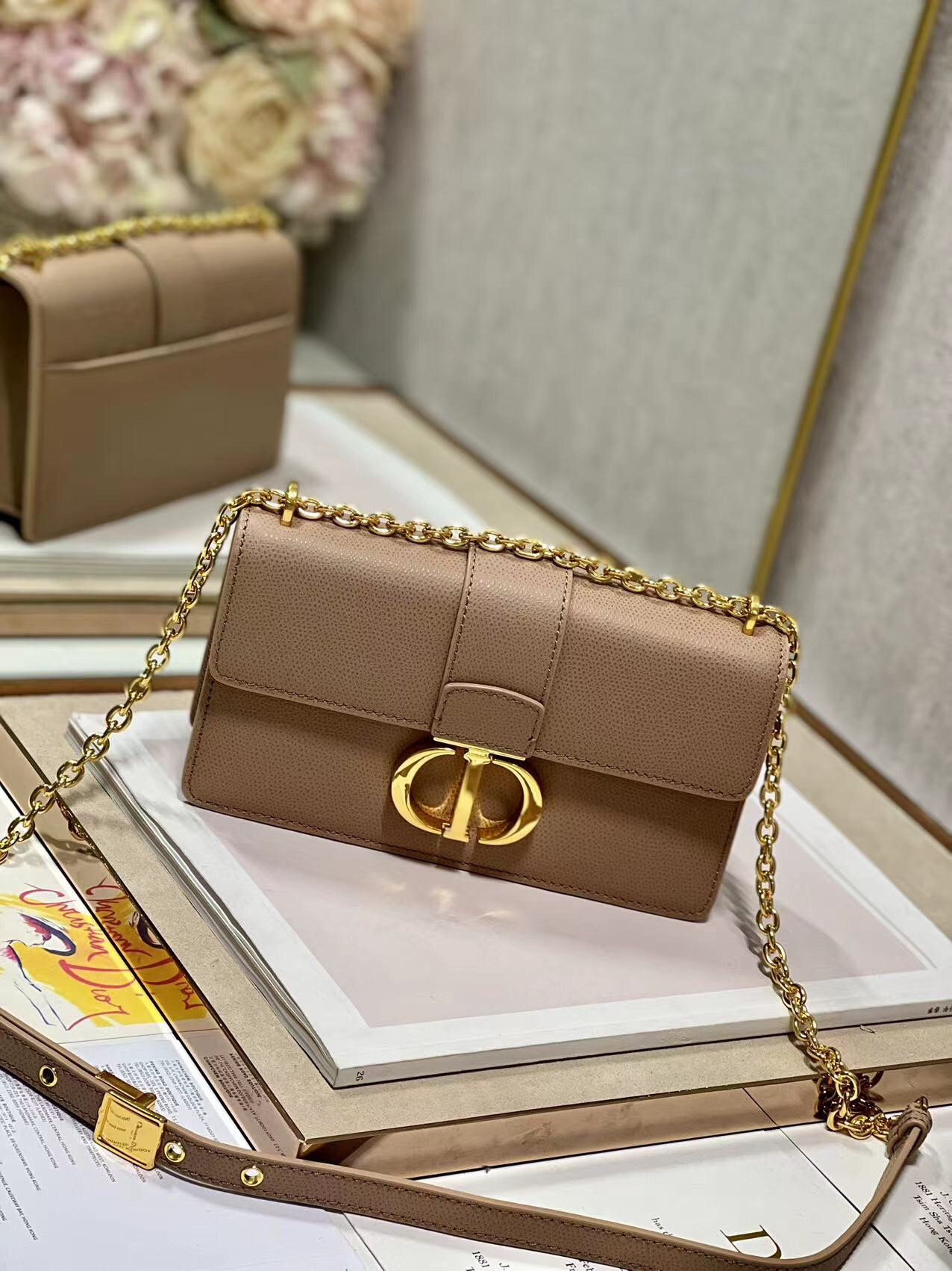30 Montaigne East-west Bag With Chain