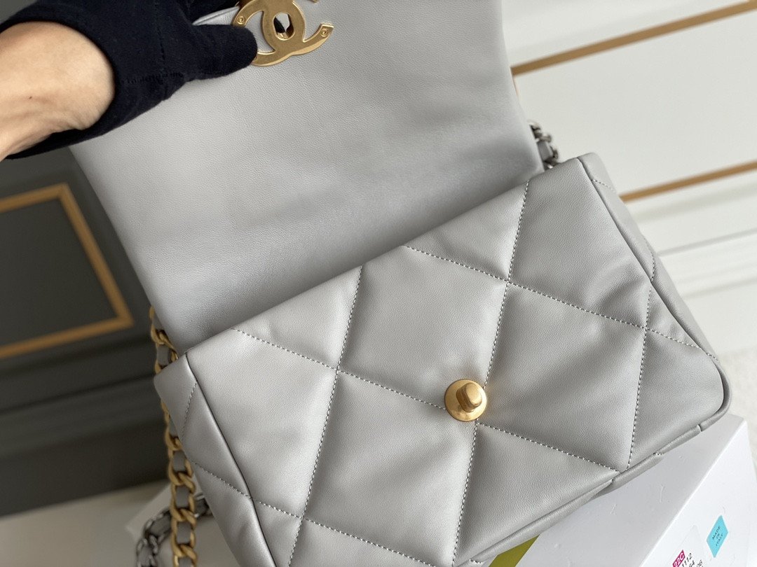Chanle 19 Handbag