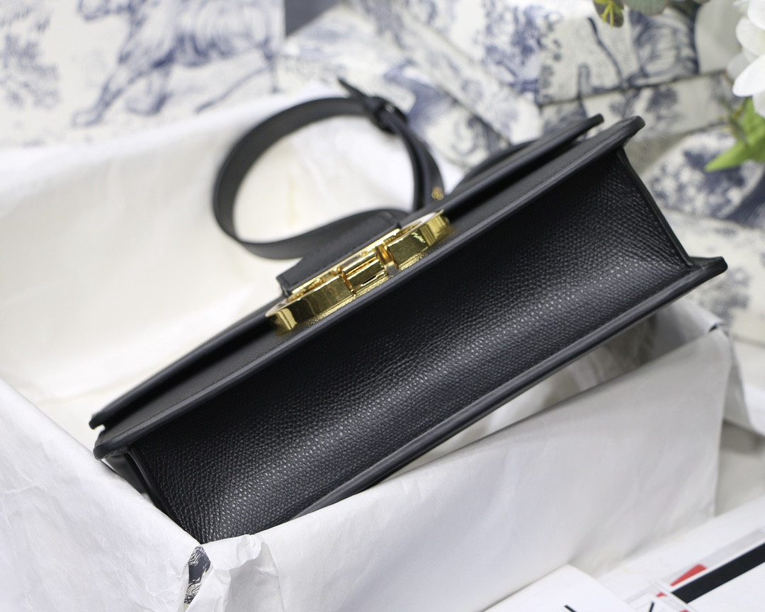 30 Montaigne Bag