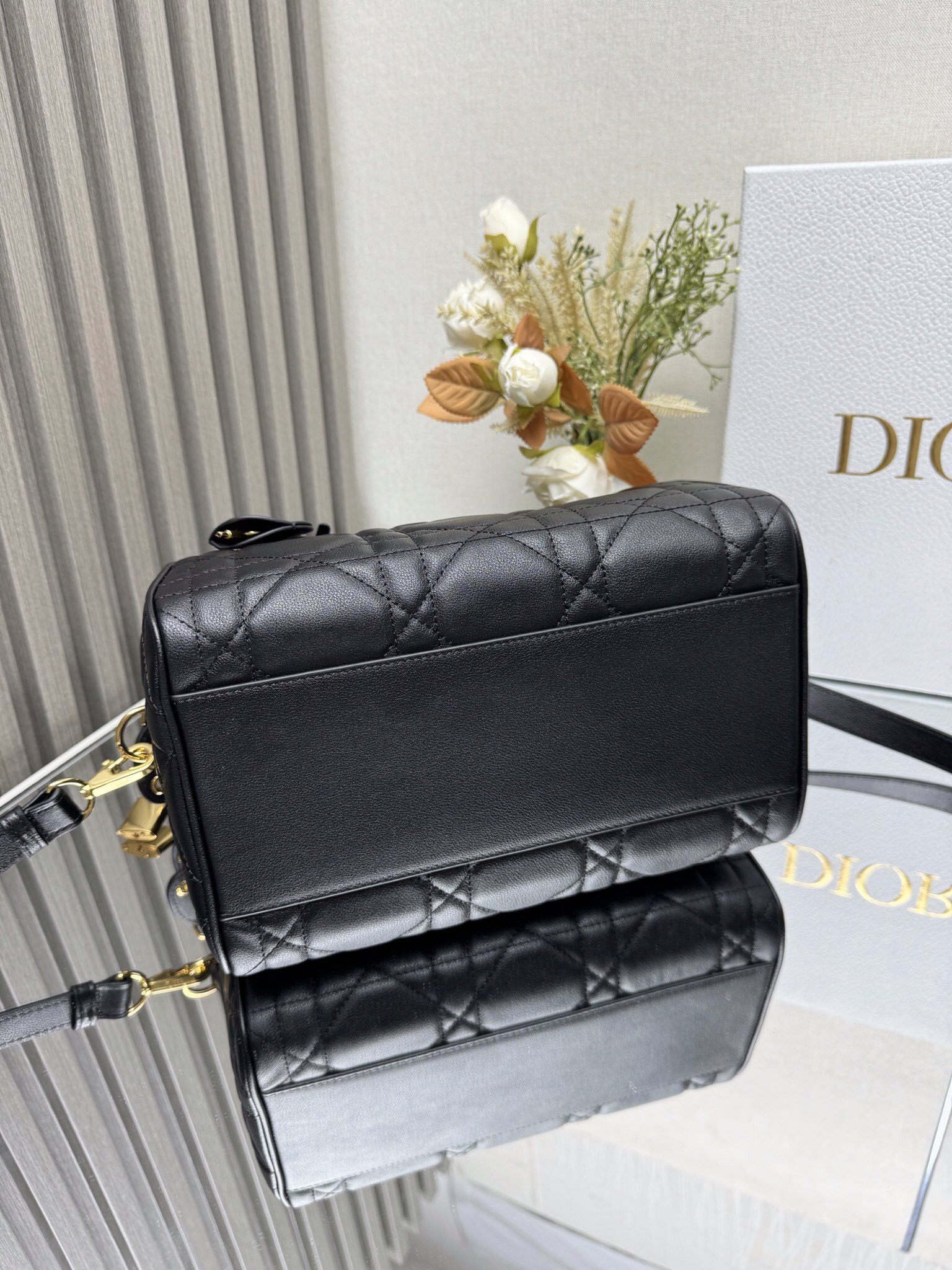 Dior Groove 25