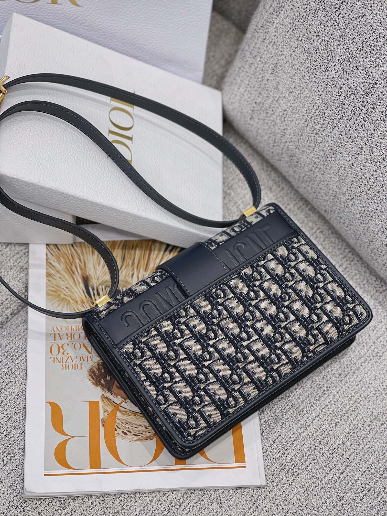 30 Montaigne Bag